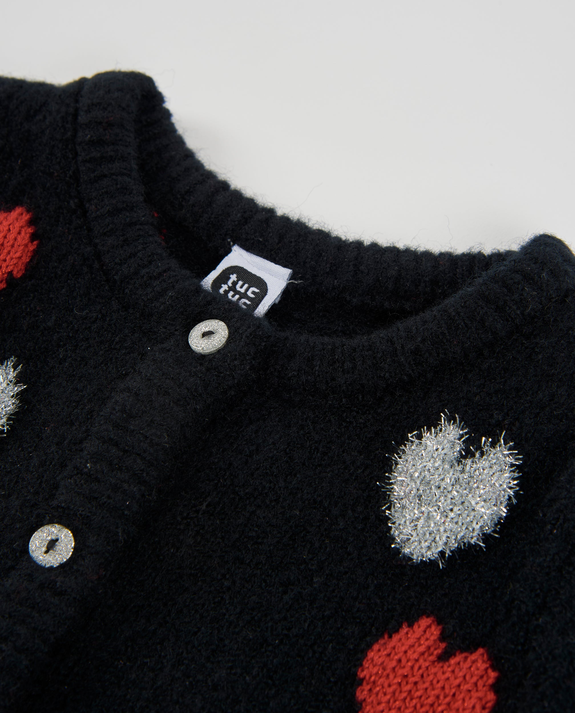 Chaqueta de niña de tricot con corazones y botones