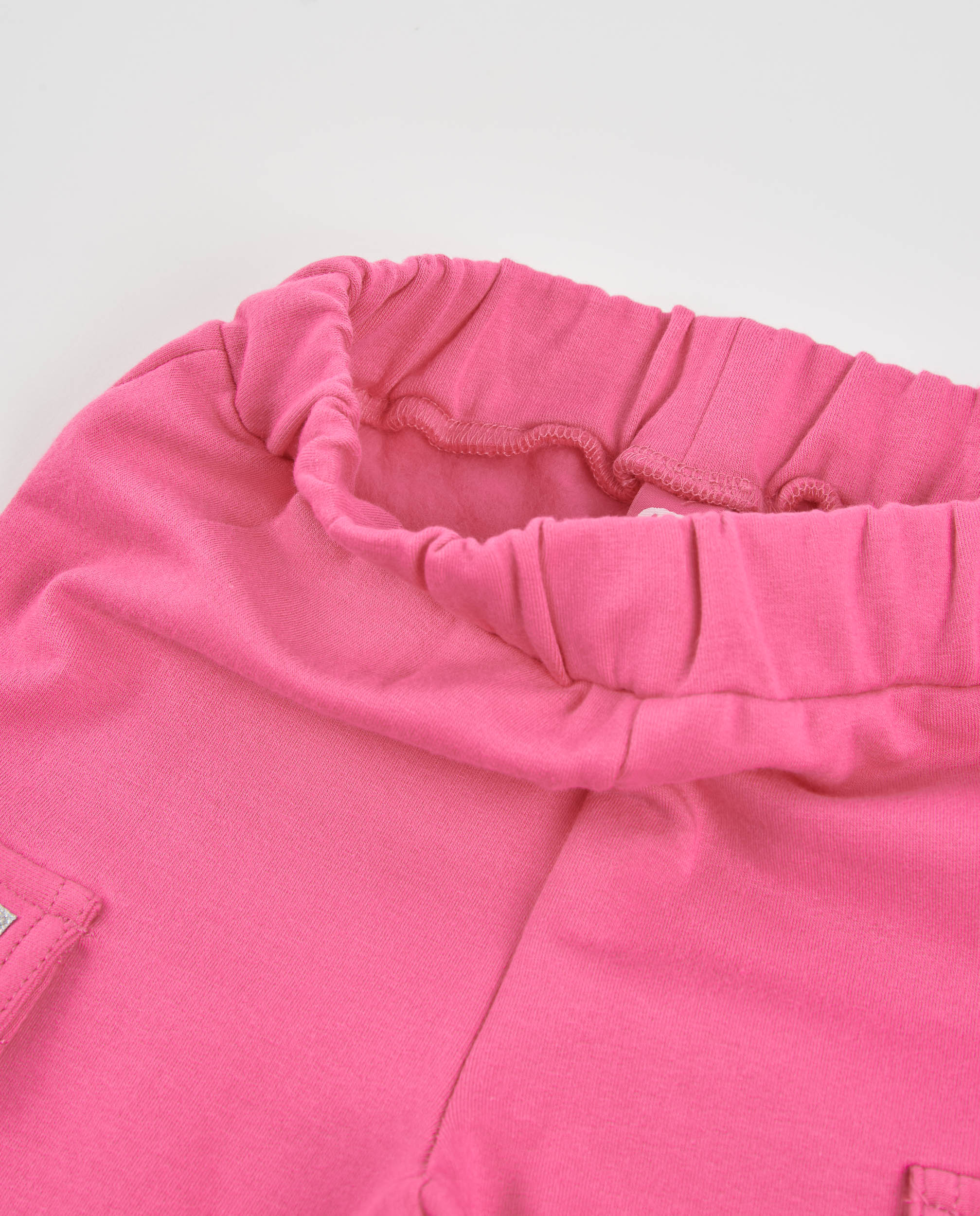 Pantalón de niña de felpa con bolsillos cargo y tacto suave