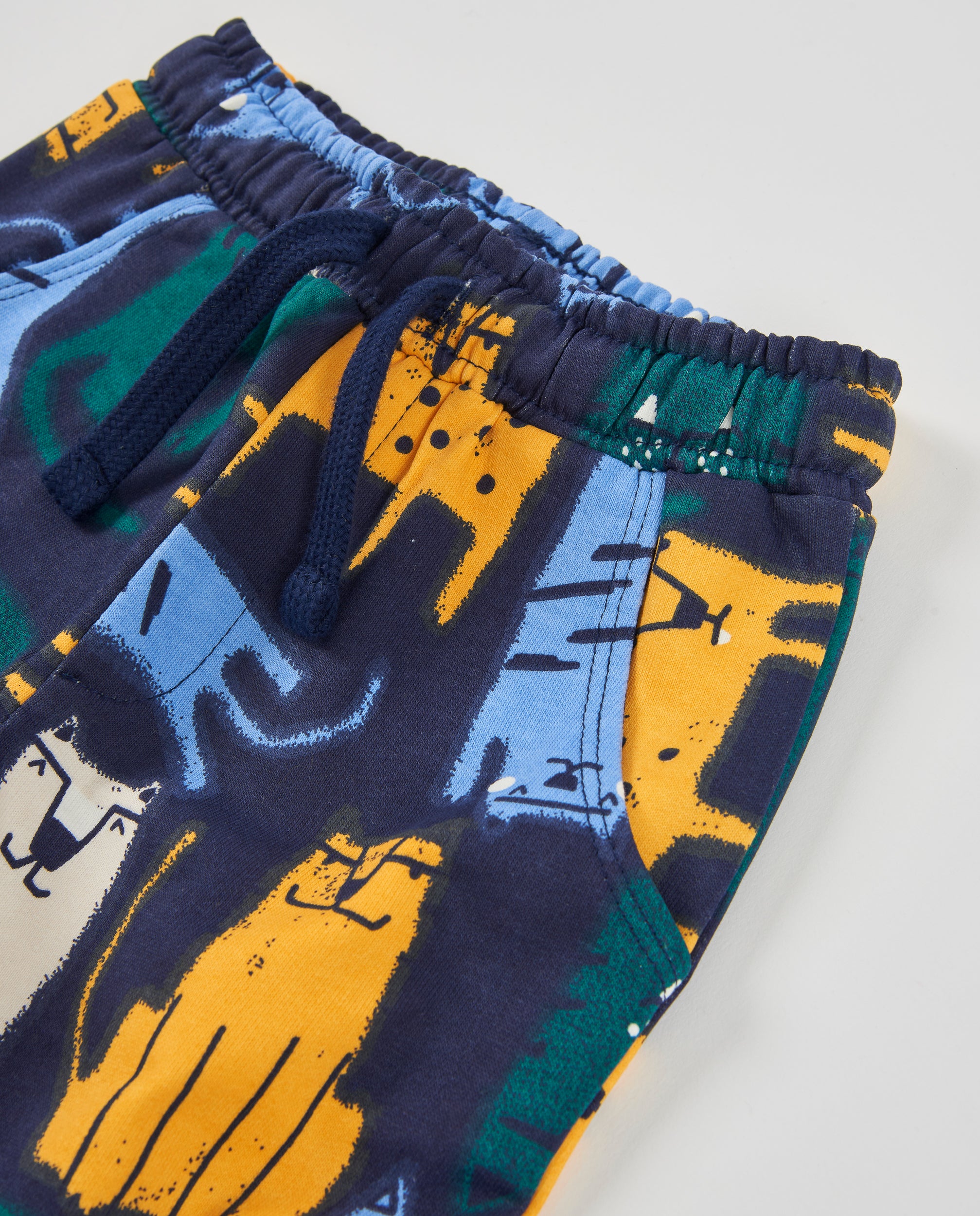 Pantalón de niño de felpa con estampado de animales y colores vivos