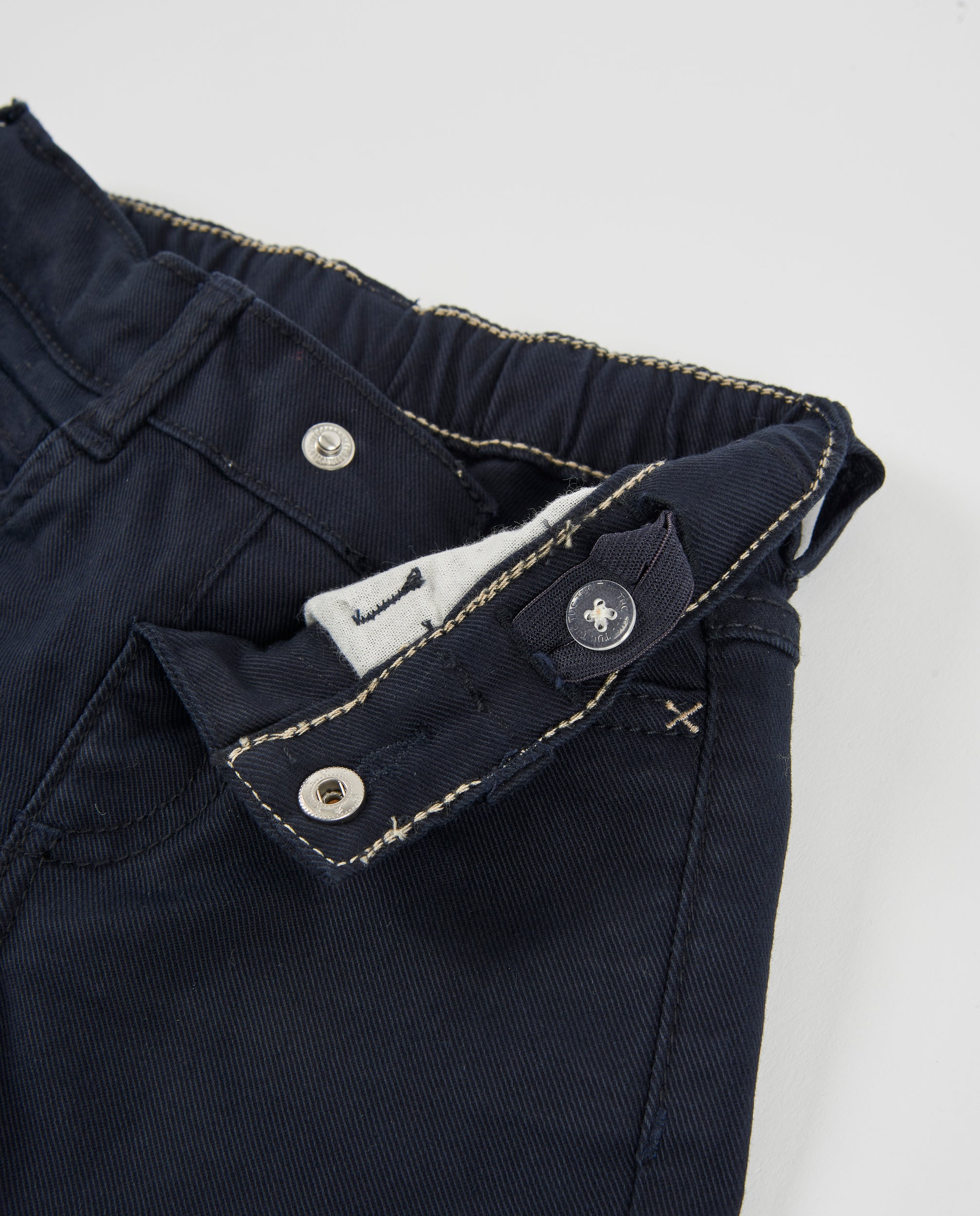 Pantalón de niño de algodón con corte recto y tejido resistente