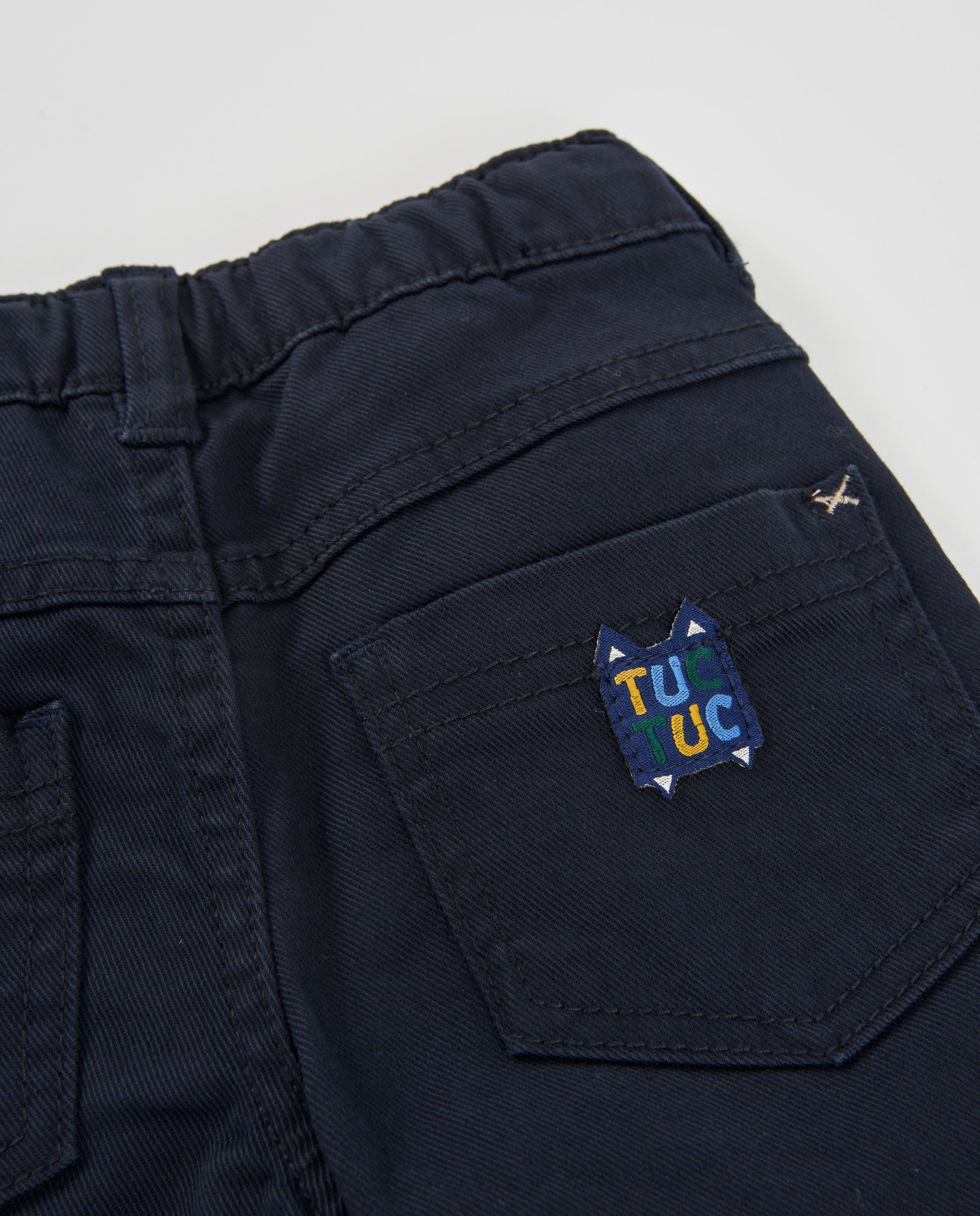 Pantalón de niño de algodón con corte recto y tejido resistente