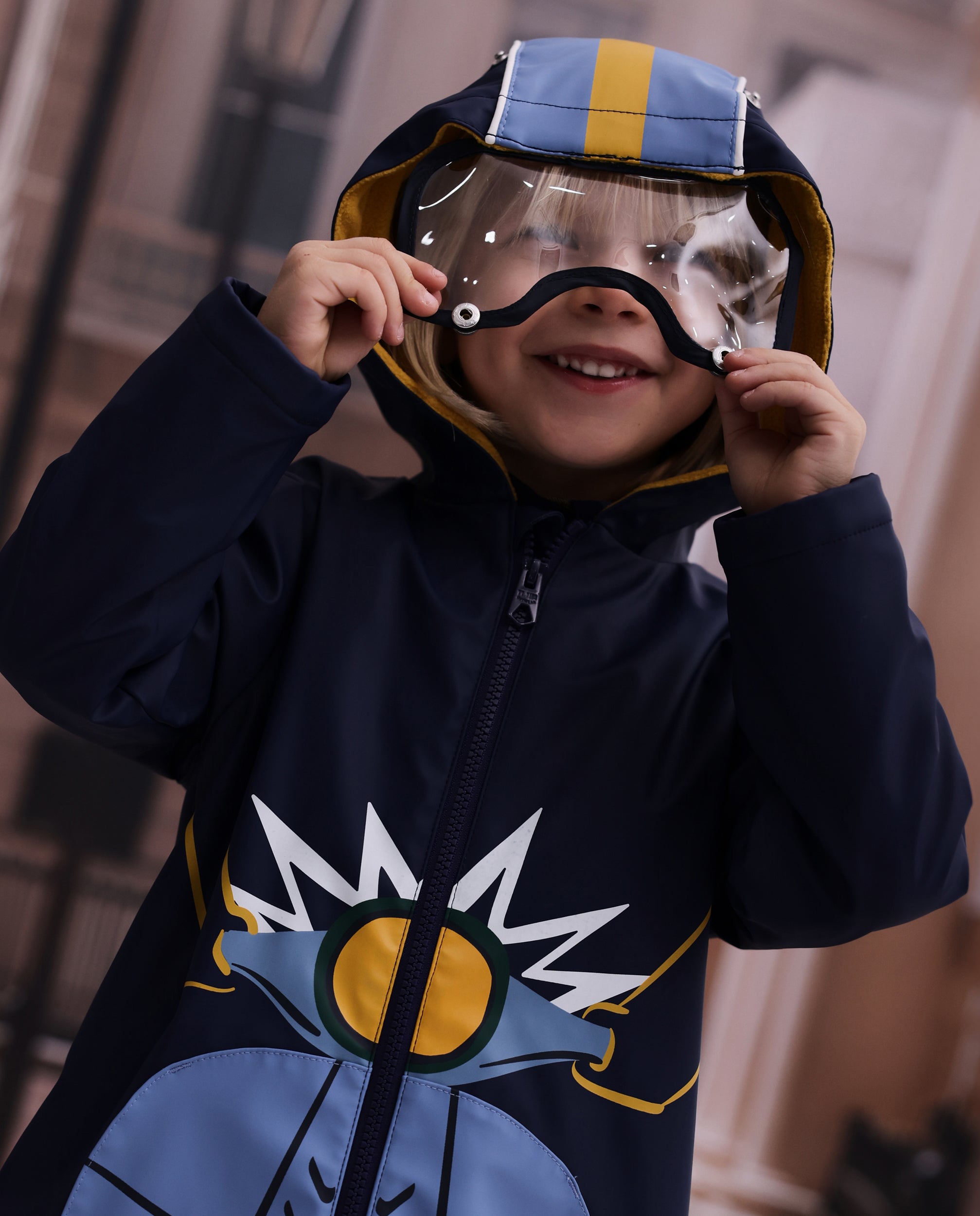 Chubasquero de niño con capucha y diseño motorista