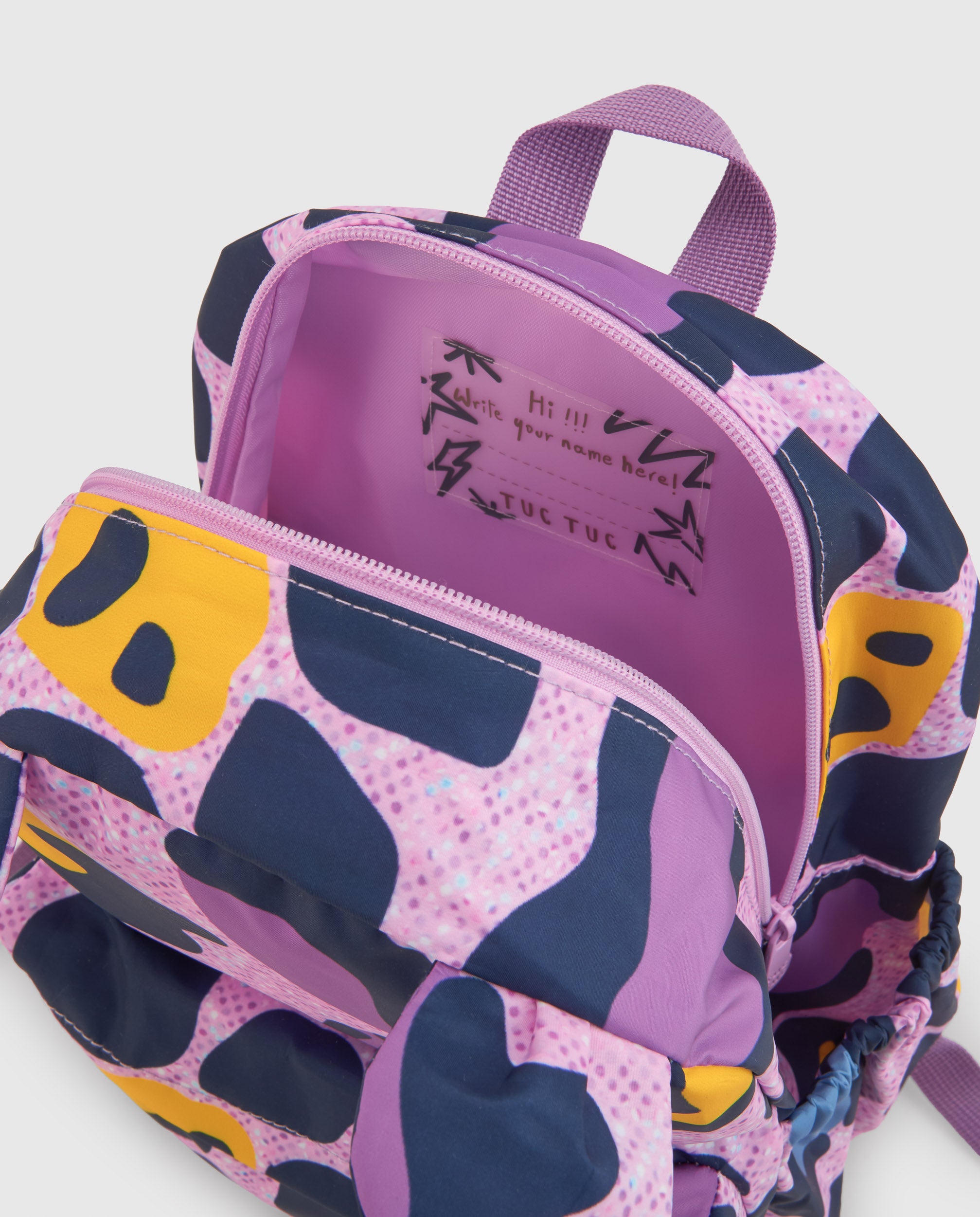 Mochila de niña con estampado animal print y diseño divertido