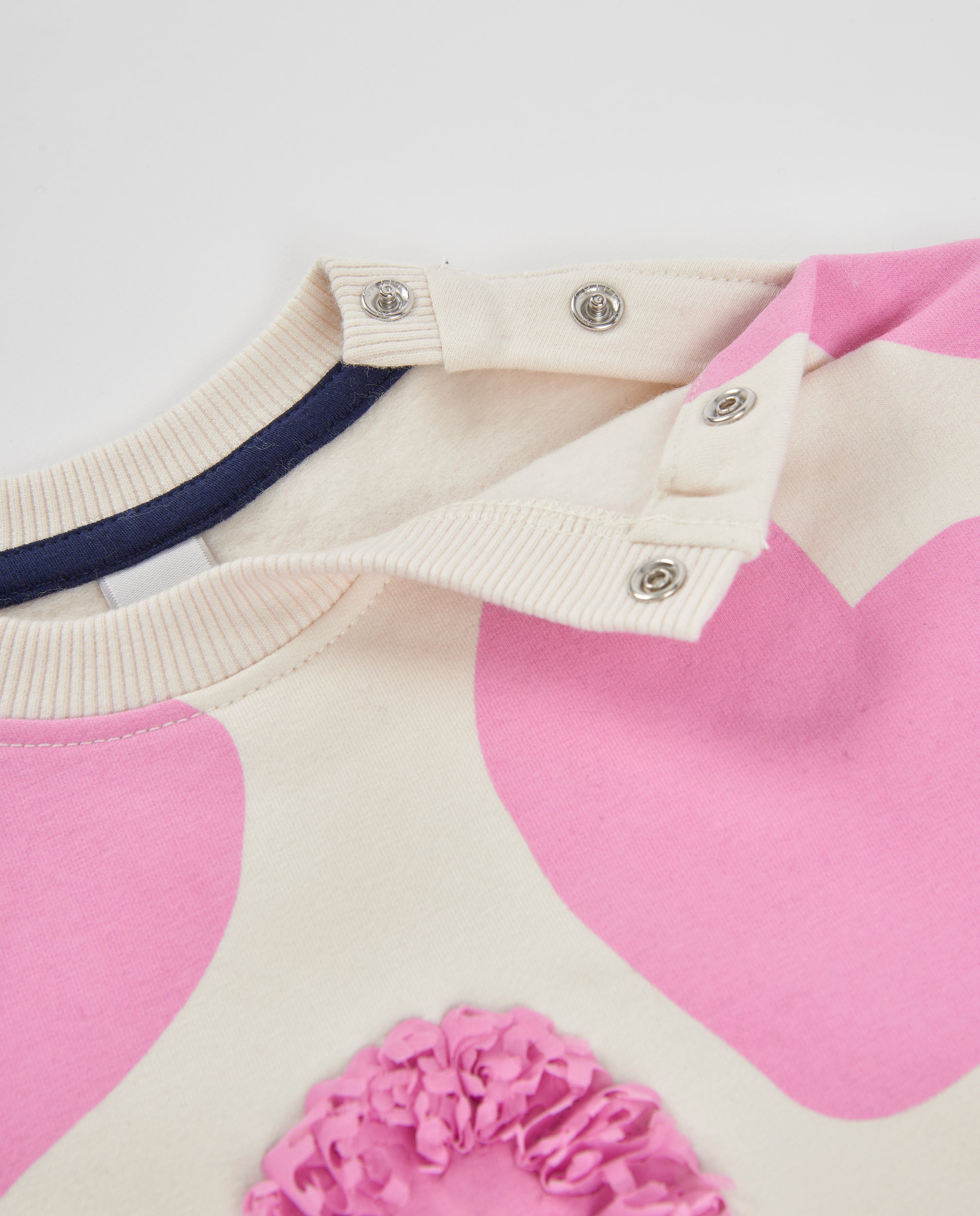 Sudadera de niña de felpa con diseño de corazones con texturas
