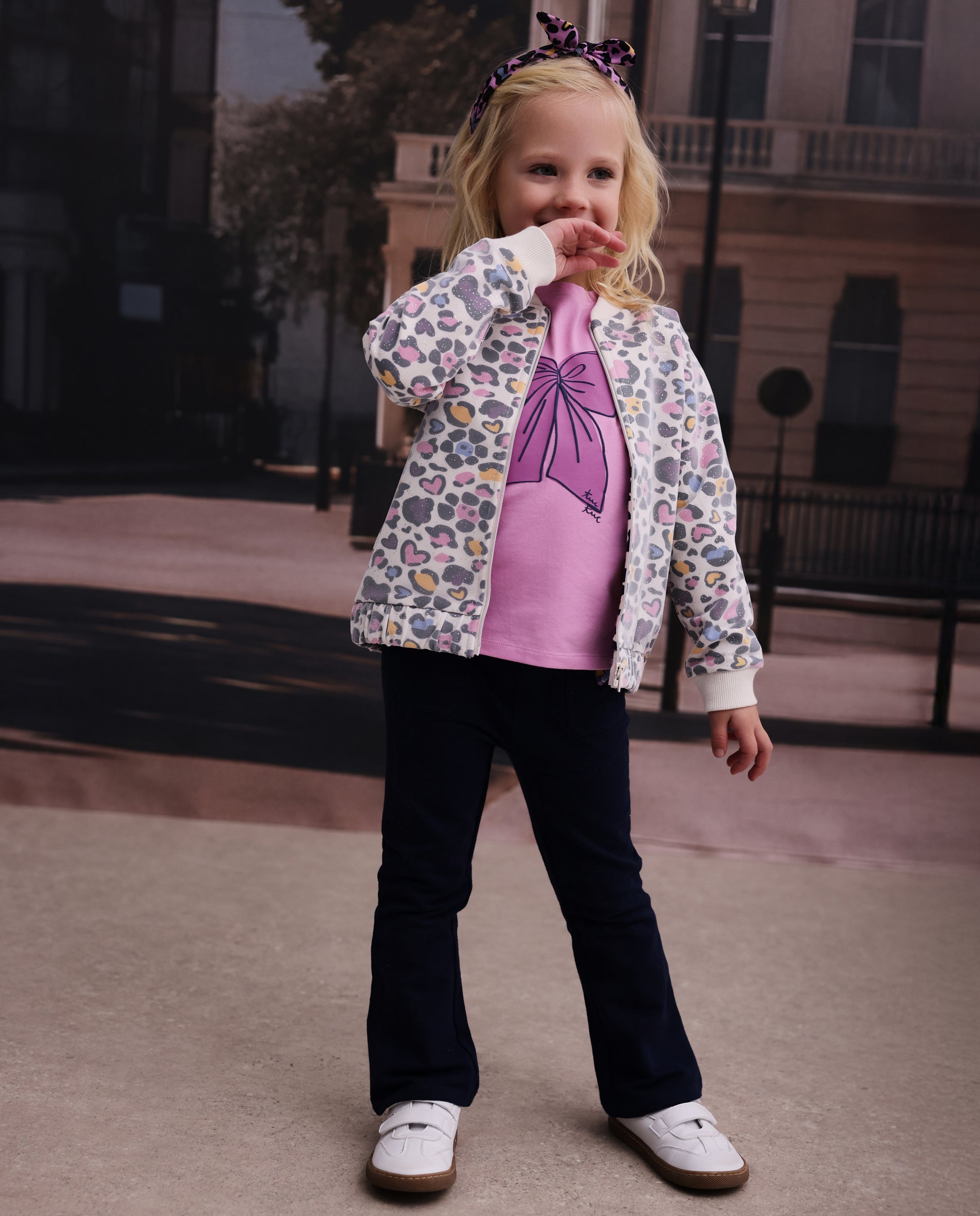 Pantalón de niña de punto con bolsillos y tejido cómodo