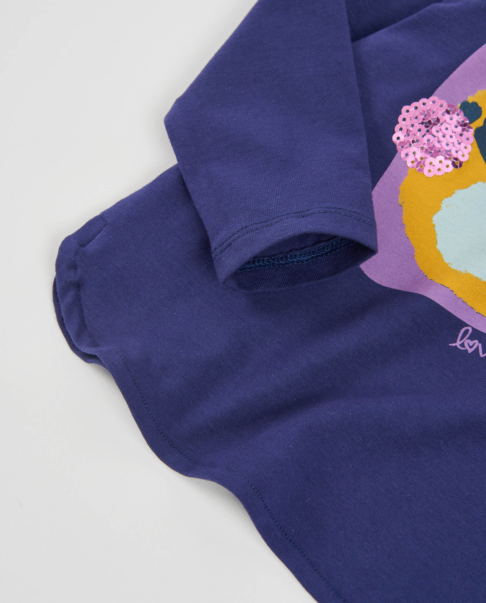 Camiseta de niña de punto con apliques animados y manga larga