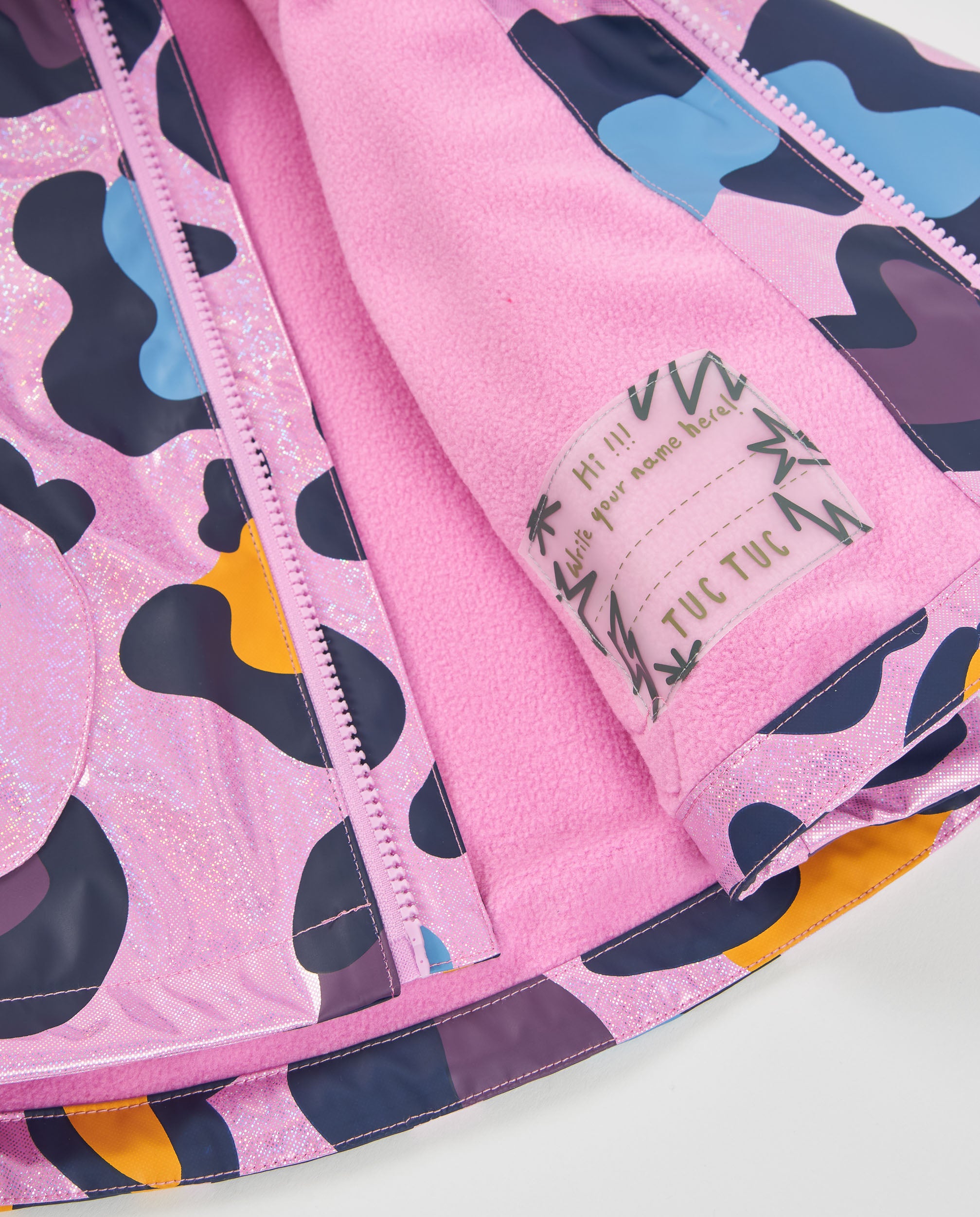 Chubasquero de niña con estampado animal print y capucha