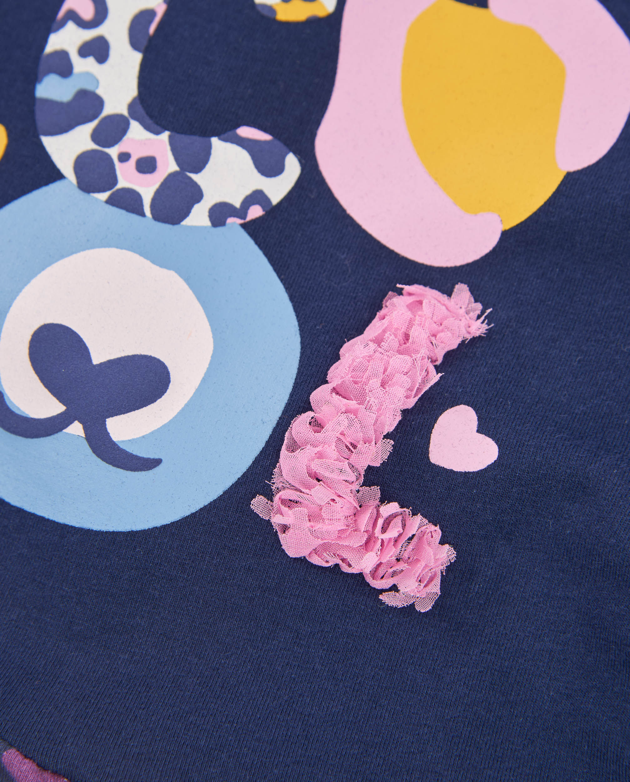 Vestido de niña de felpa con estampado de letras y tejido cálido