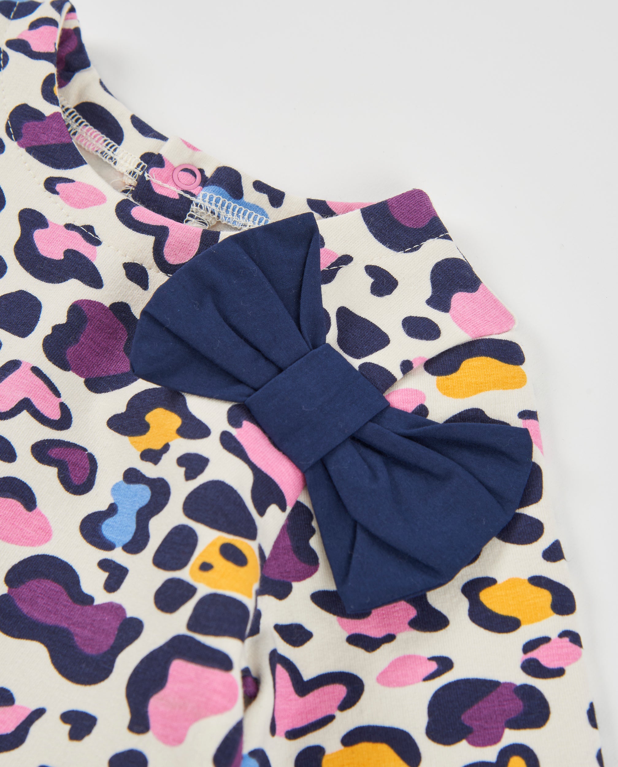 Vestido de niña de felpa con diseño animal print y detalle de lazo