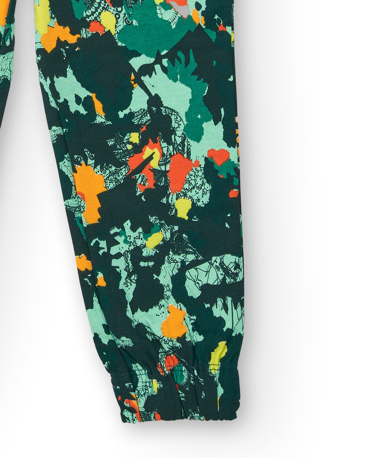 Pantalón largo para niño con estampado de camuflaje en verde