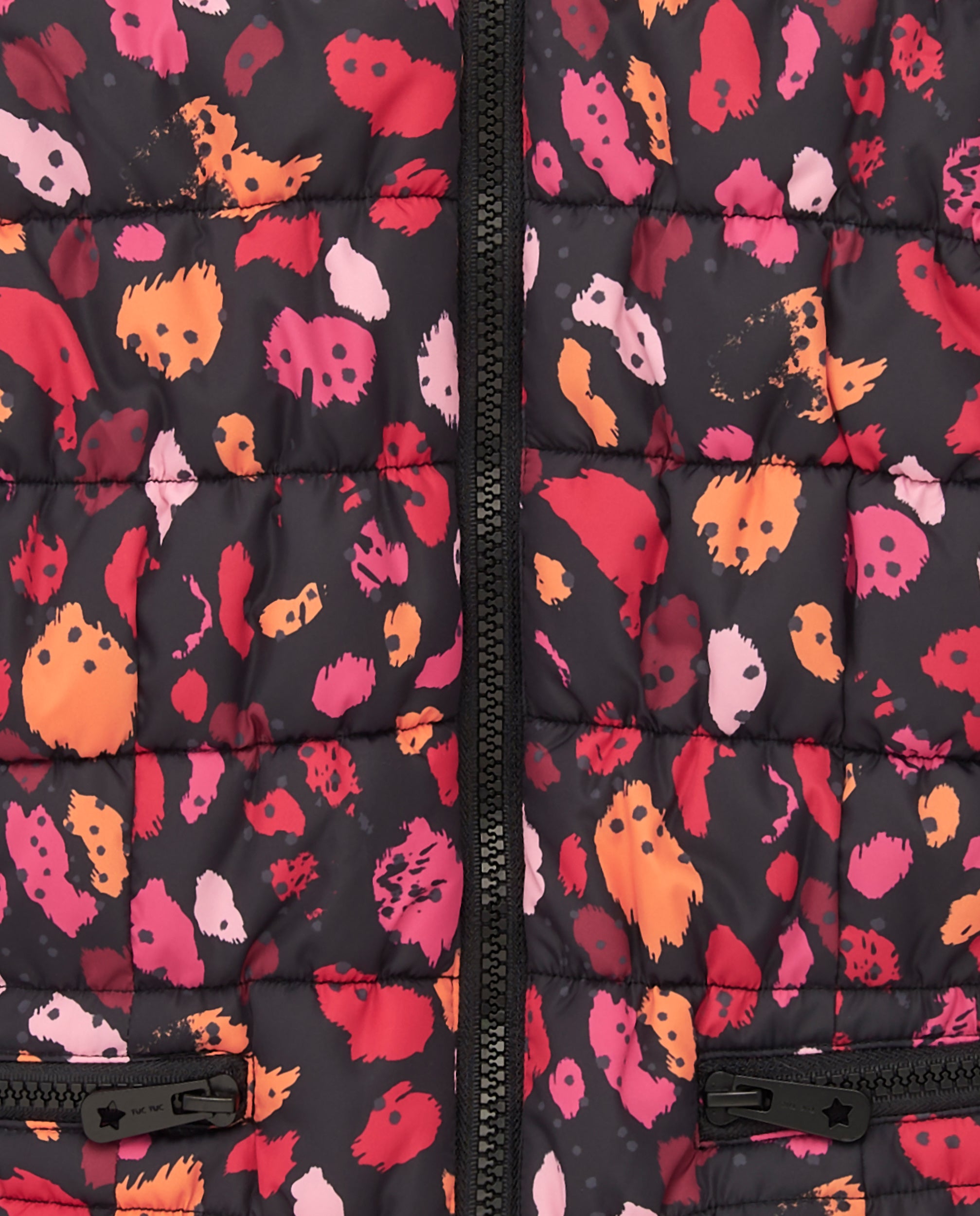 Abrigo acolchado negro con estampado floral para niña colección