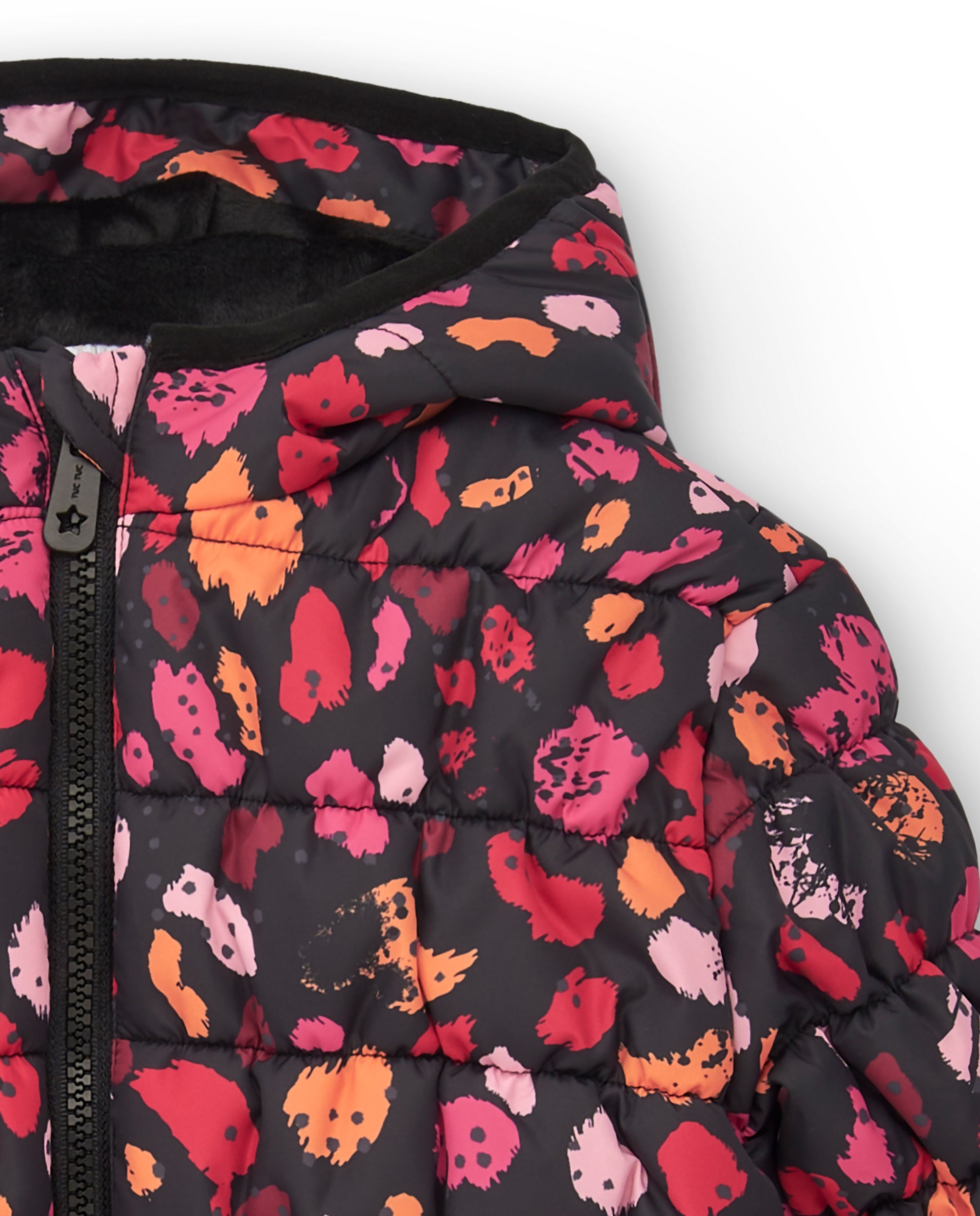 Abrigo acolchado negro con estampado floral para niña colección
