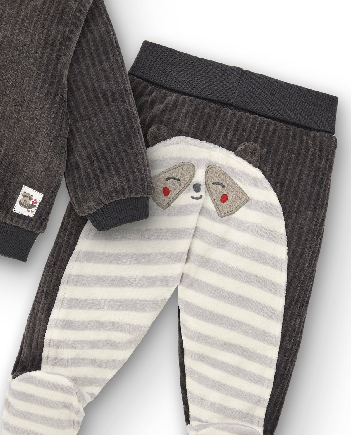 Conjunto de dos piezas niño en gris con diseño de mapache
