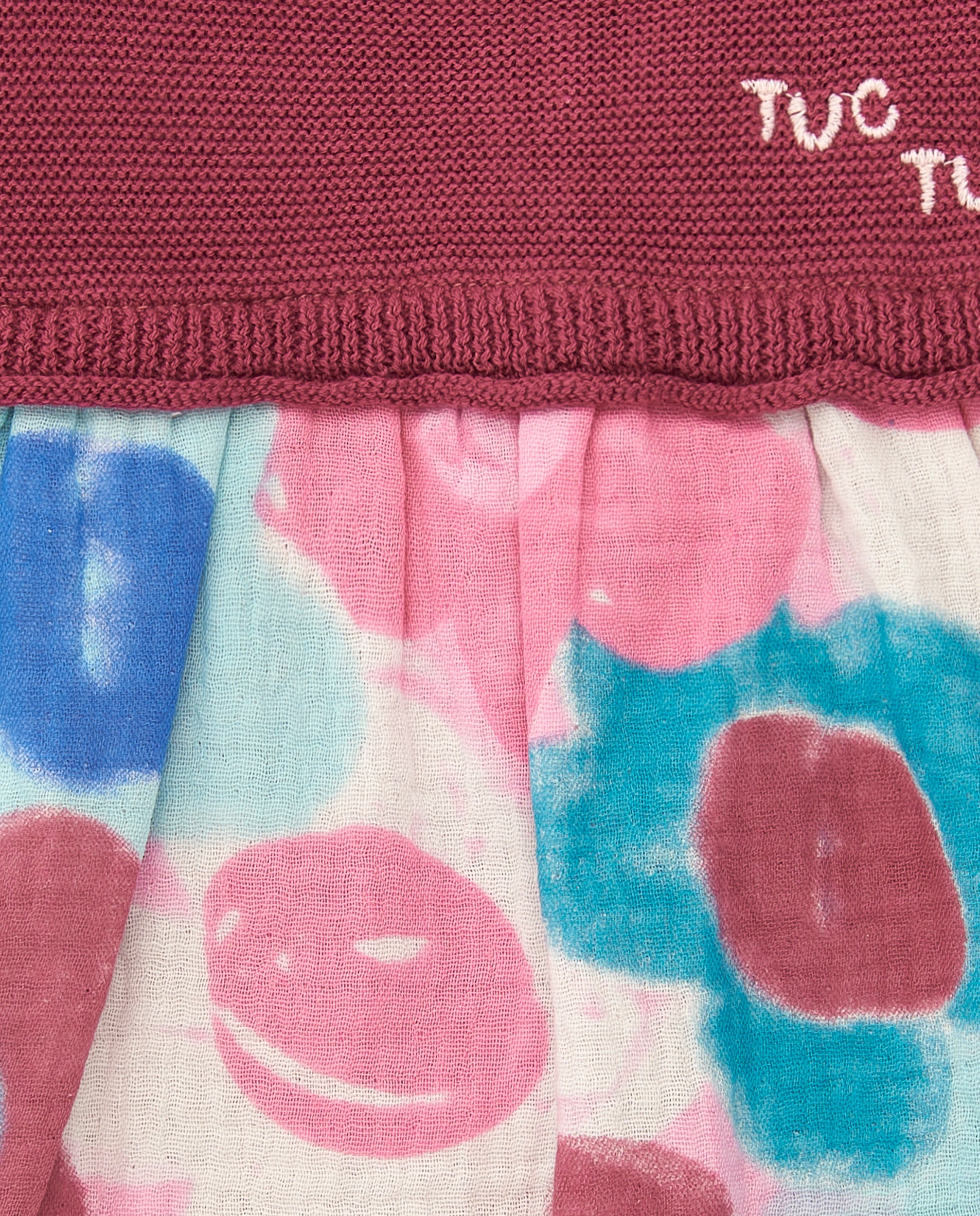 Vestido combinado para niña en burdeos con falda estampada
