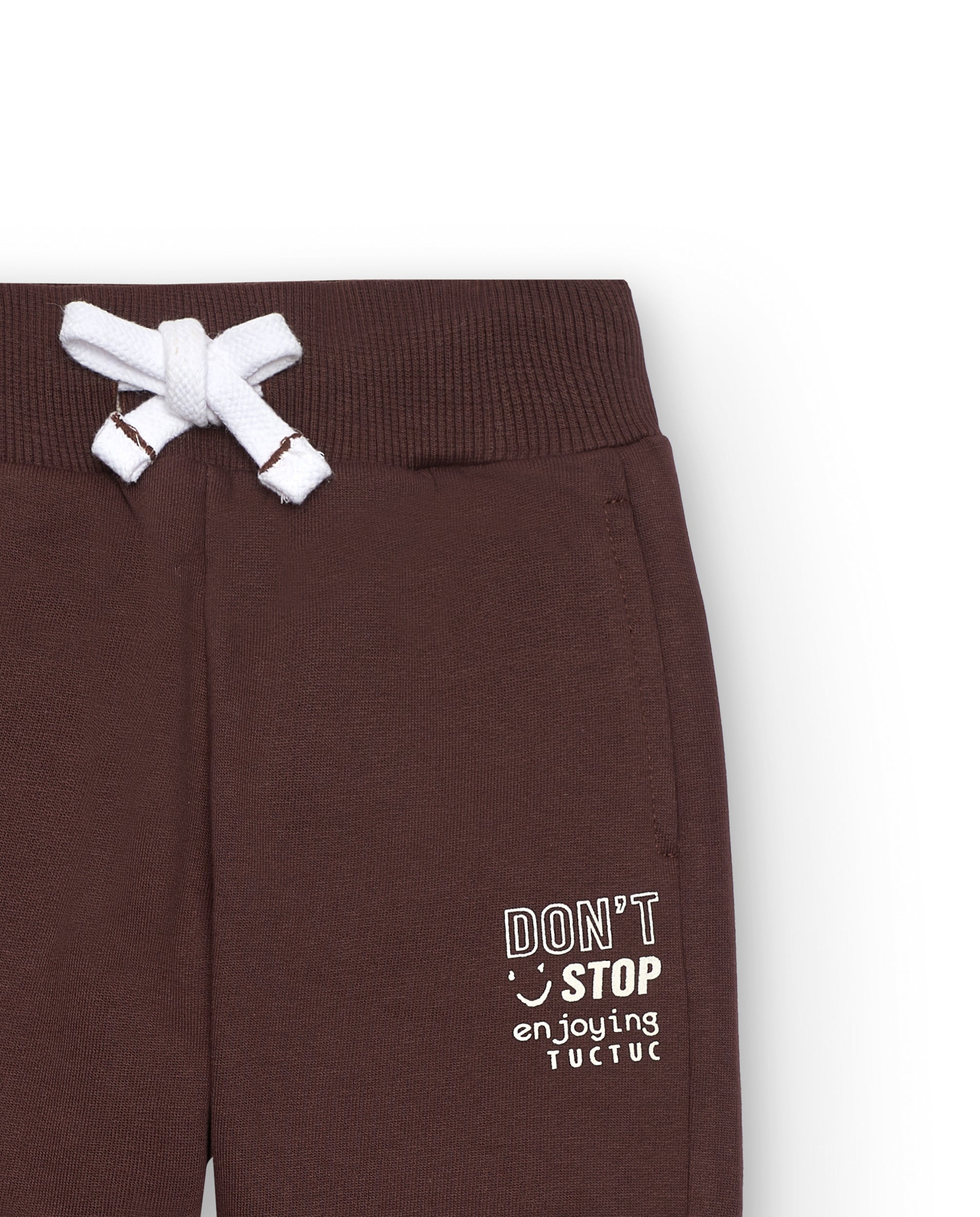 Pantalón jogger para niño en marrón con estampado gráfico