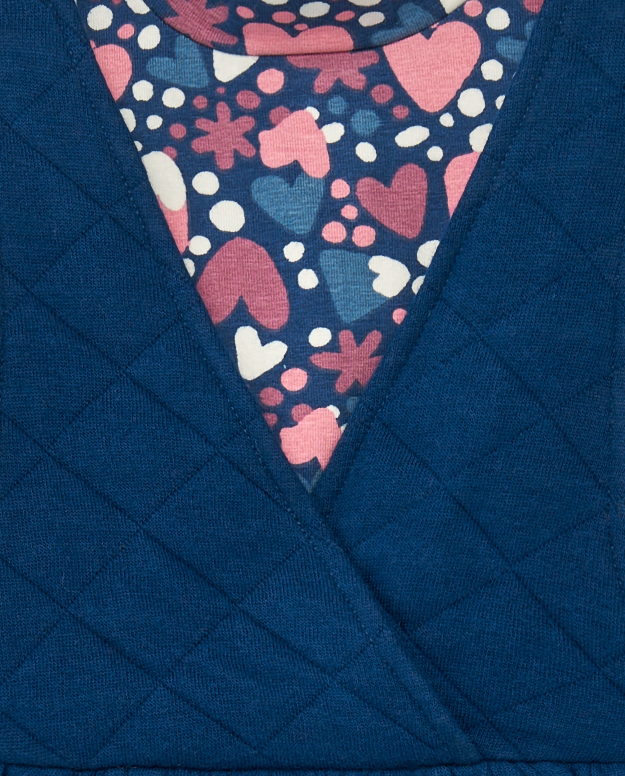 Conjunto de vestido acolchado azul con camiseta estampada para