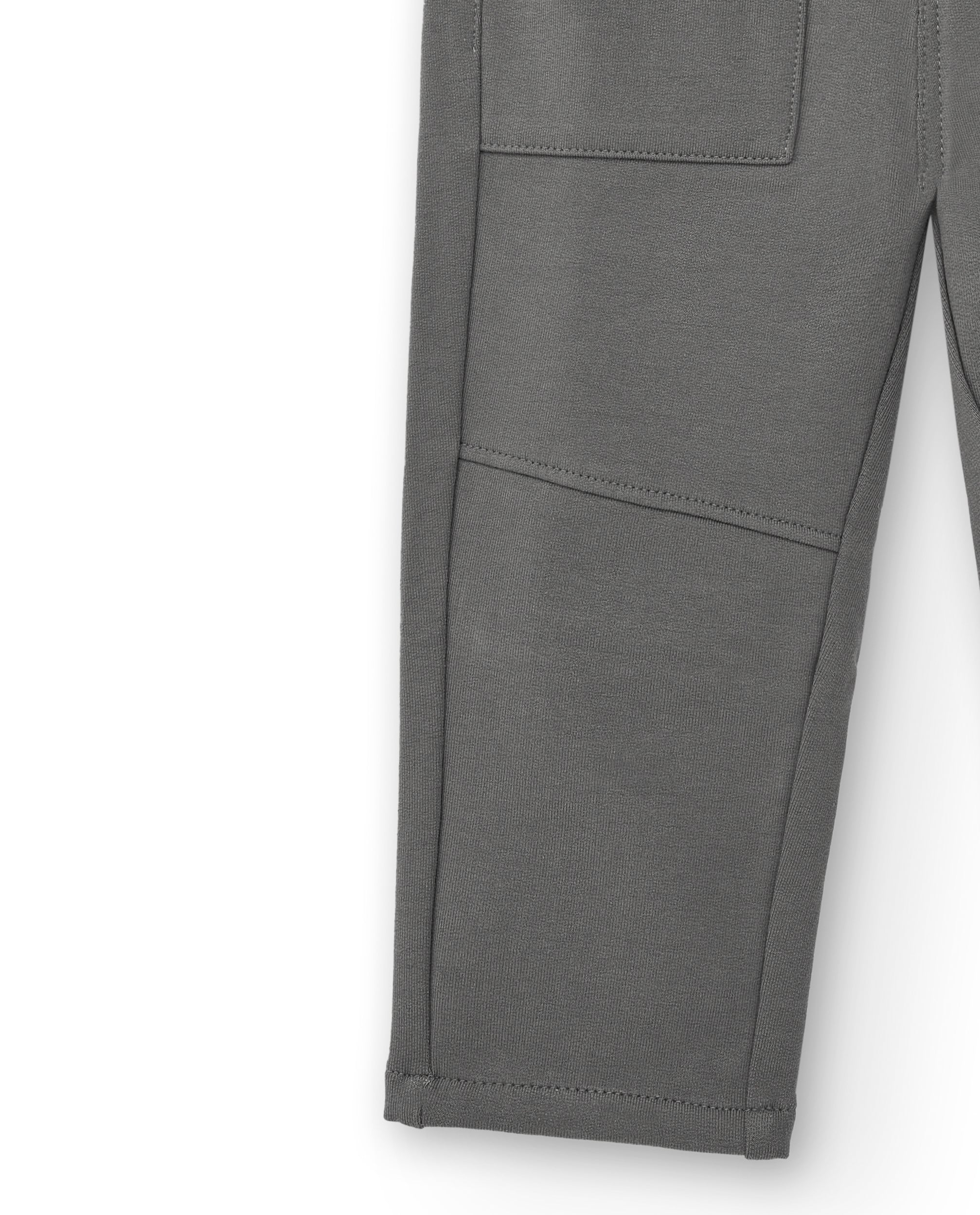 Pantalones para niño en color gris con detalle de bolsillo