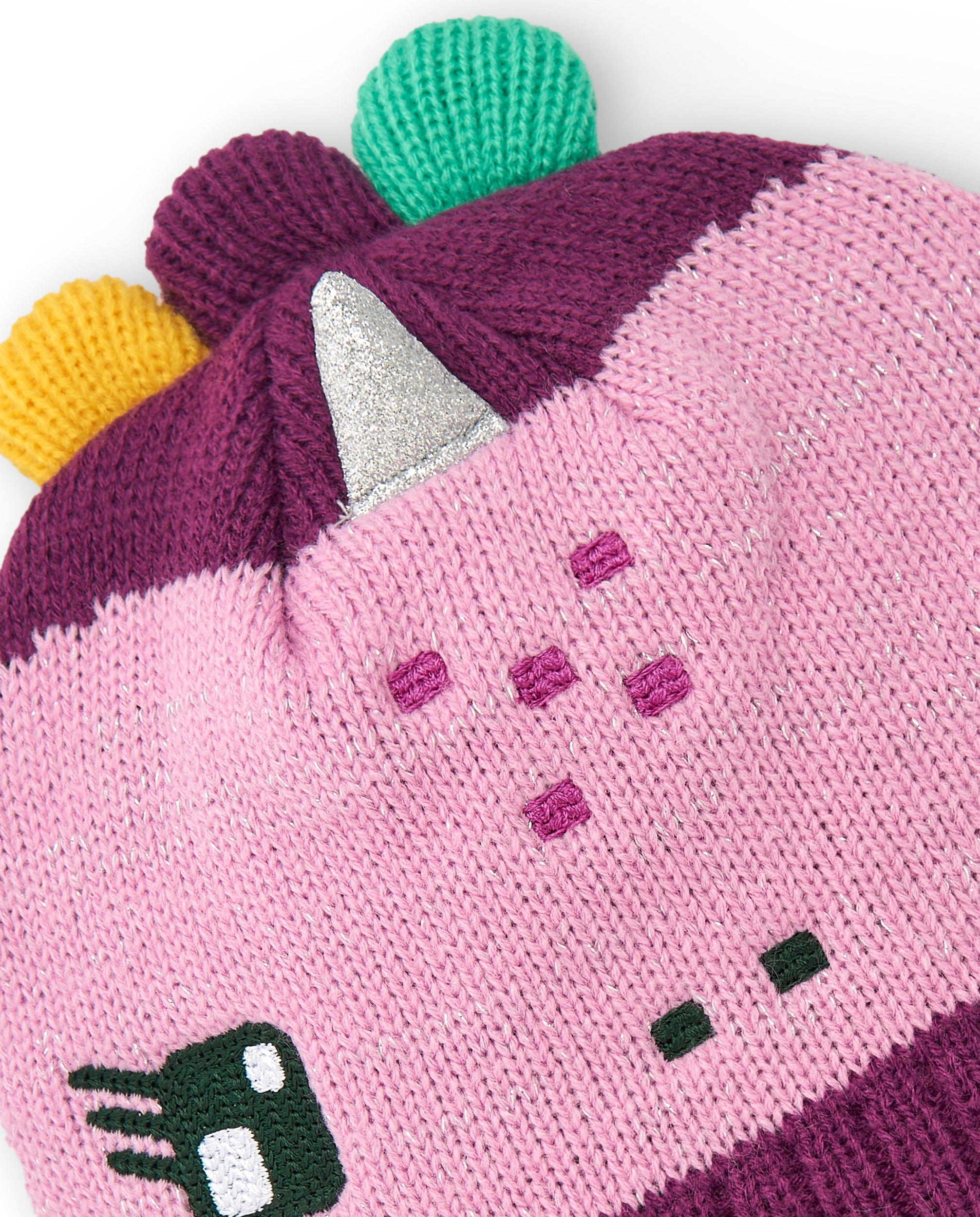 Gorro para niña en tonos rosado y fucsia con diseño de
