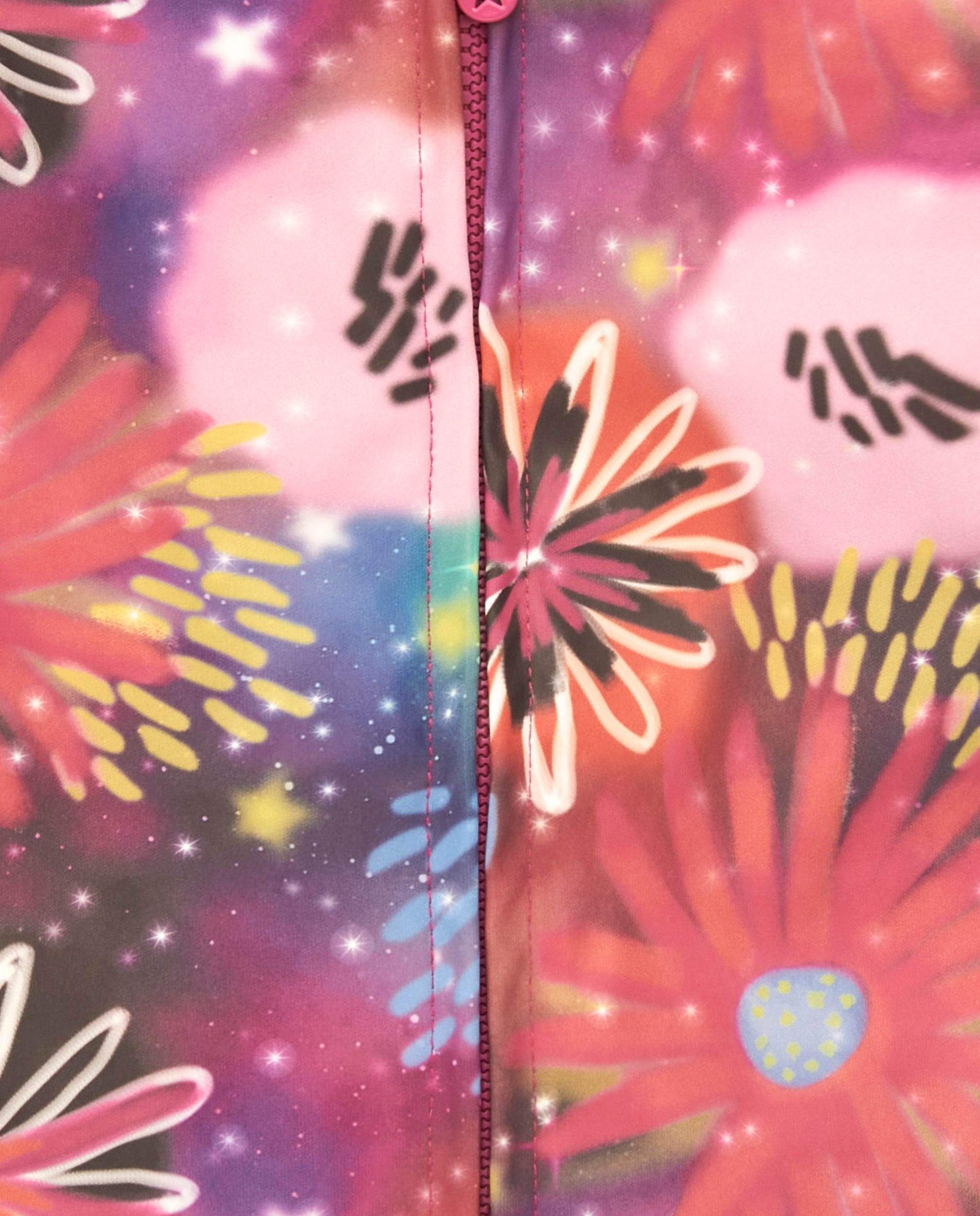 Chaqueta impermeable para niña en color rosa con estampado