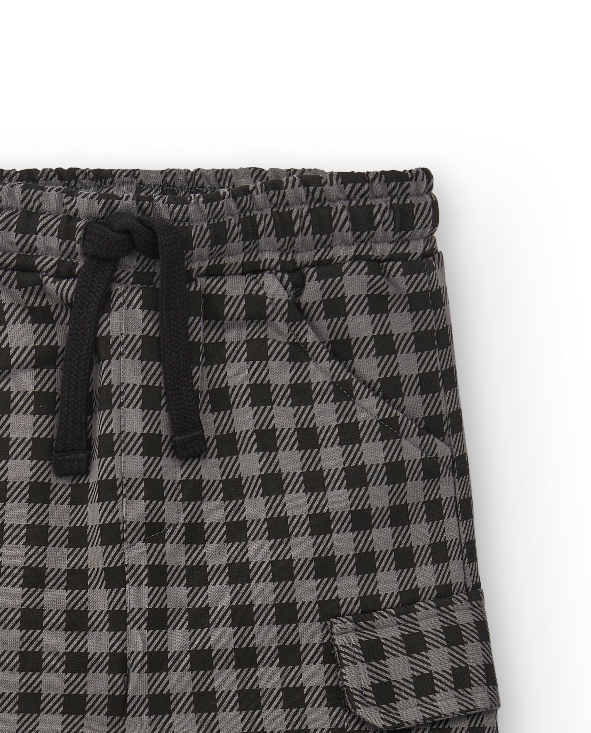 Pantalón felpa niño en negro con estampado de cuadros colección