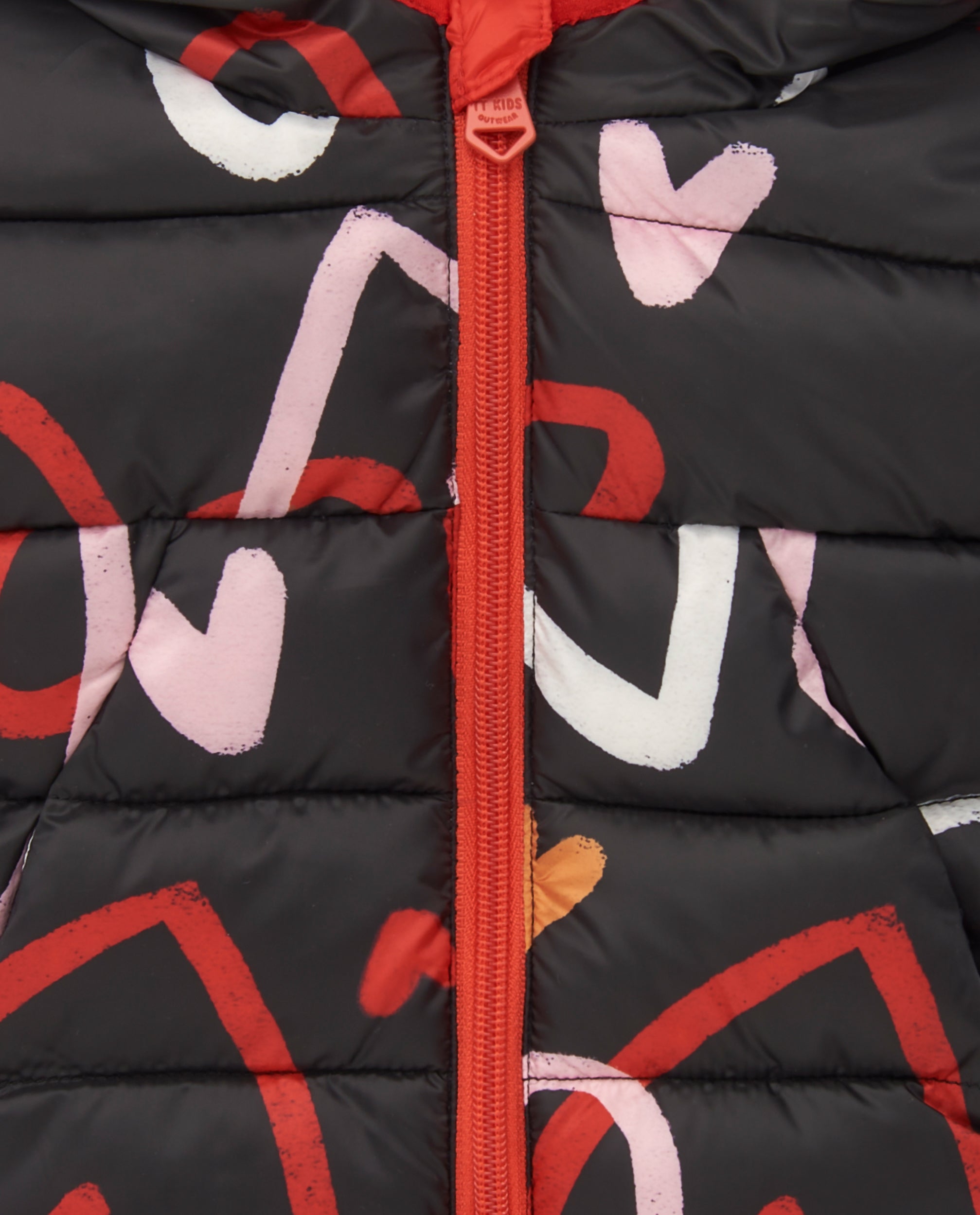 Parka de niña en negro con estampado de corazones colección