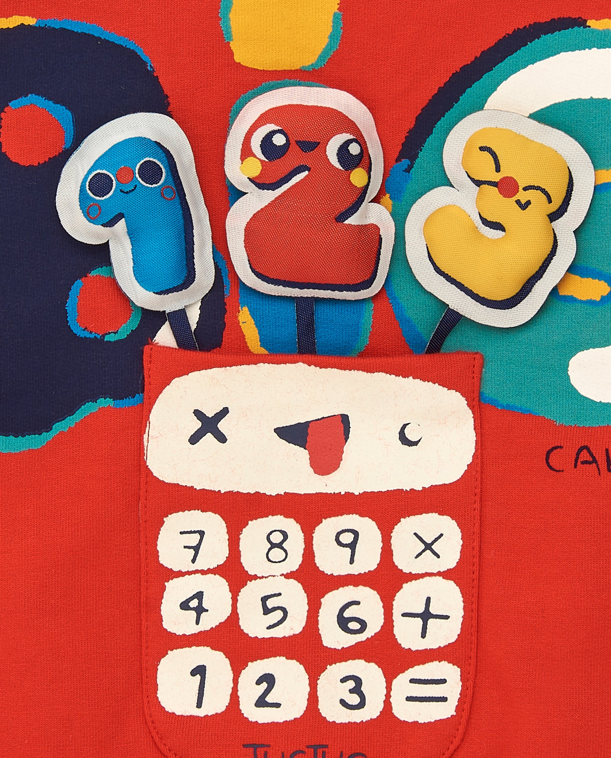 Sudadera niño en rojo con estampado de números y calculadora