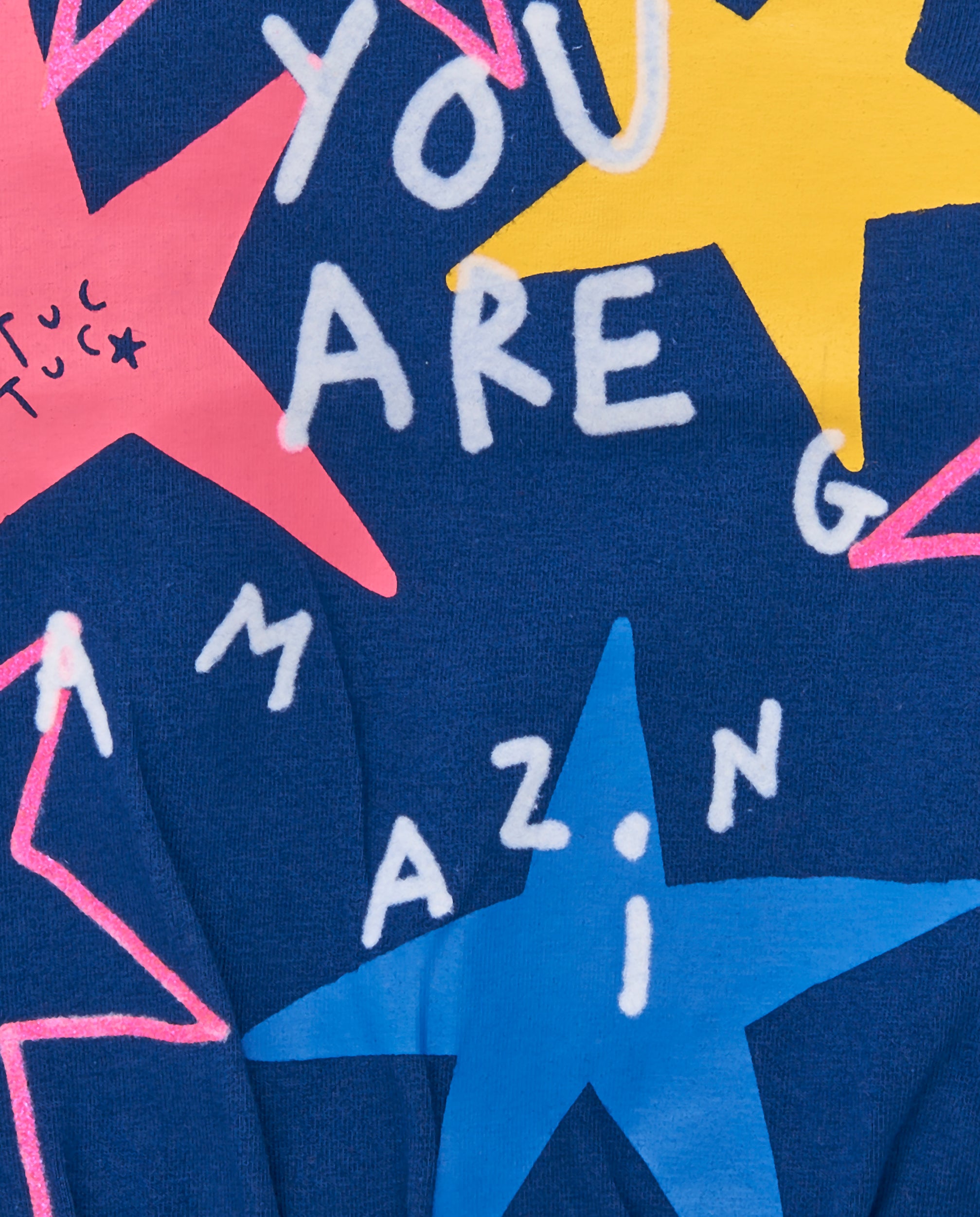 Camiseta niña en azul con estampado de estrellas colección
