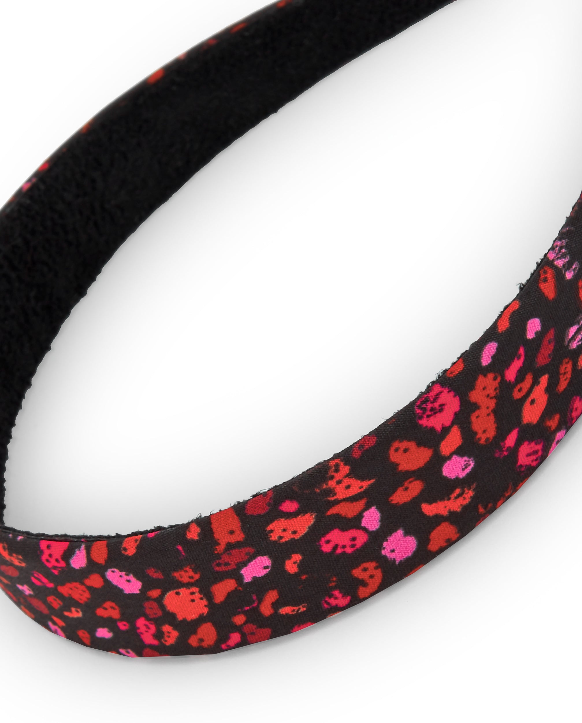 Diadema negra con estampado animal print en tonos rosas y rojos