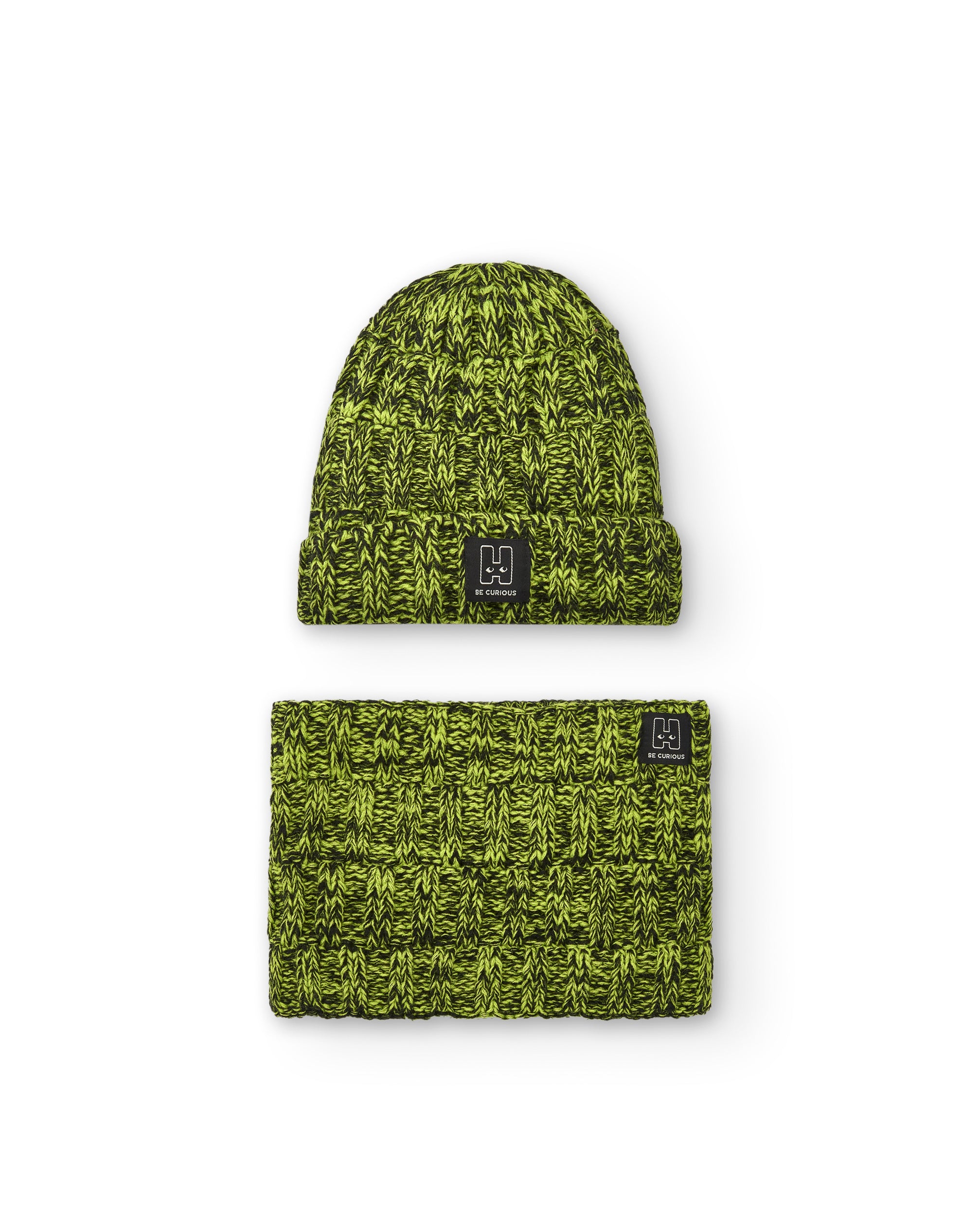 Conjunto de gorro y bandana tejido en color verde para niño de