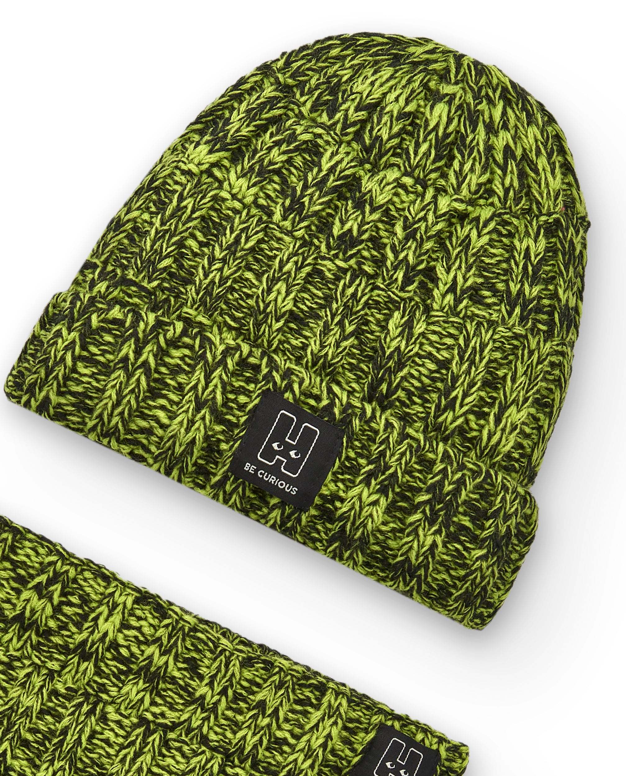Conjunto de gorro y bandana tejido en color verde para niño de