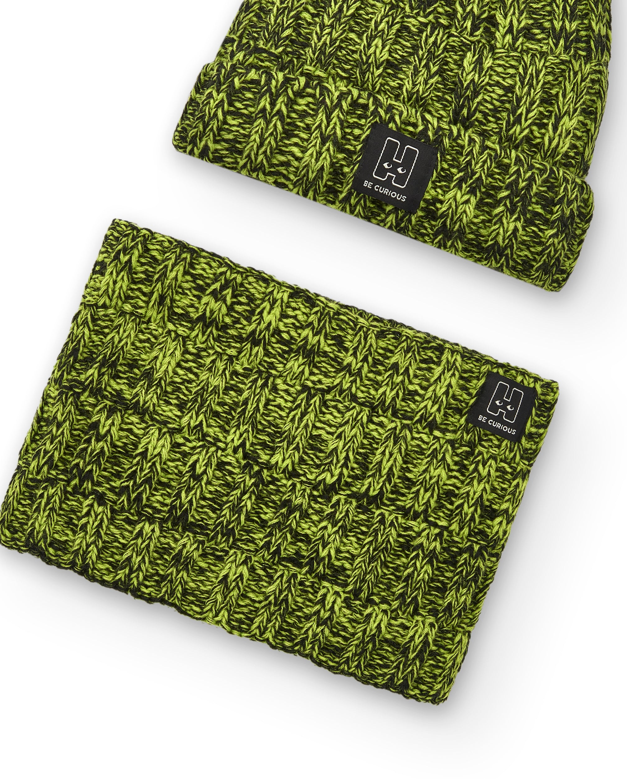Conjunto de gorro y bandana tejido en color verde para niño de