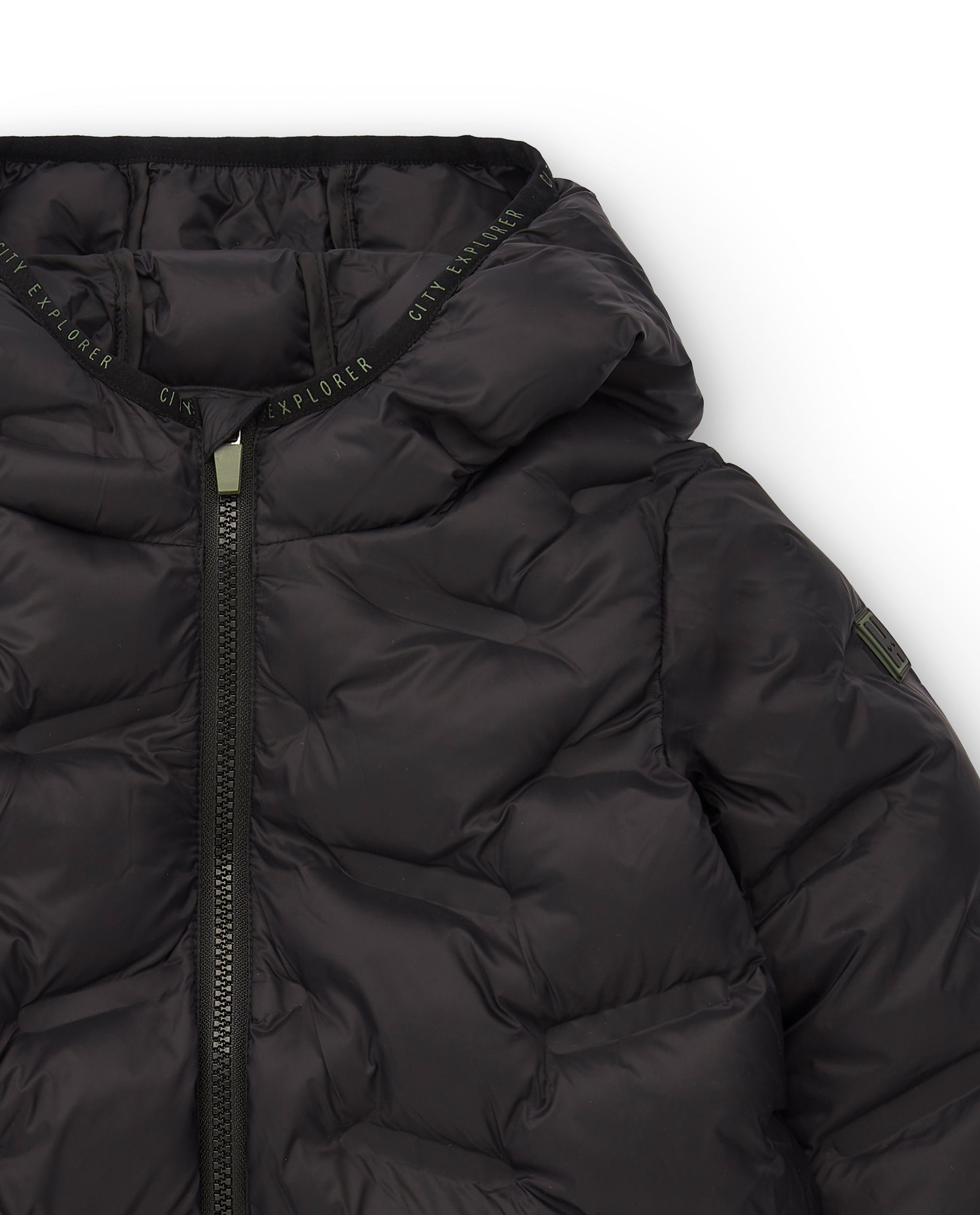 Chaqueta acolchada negra con capucha para niño de la colección