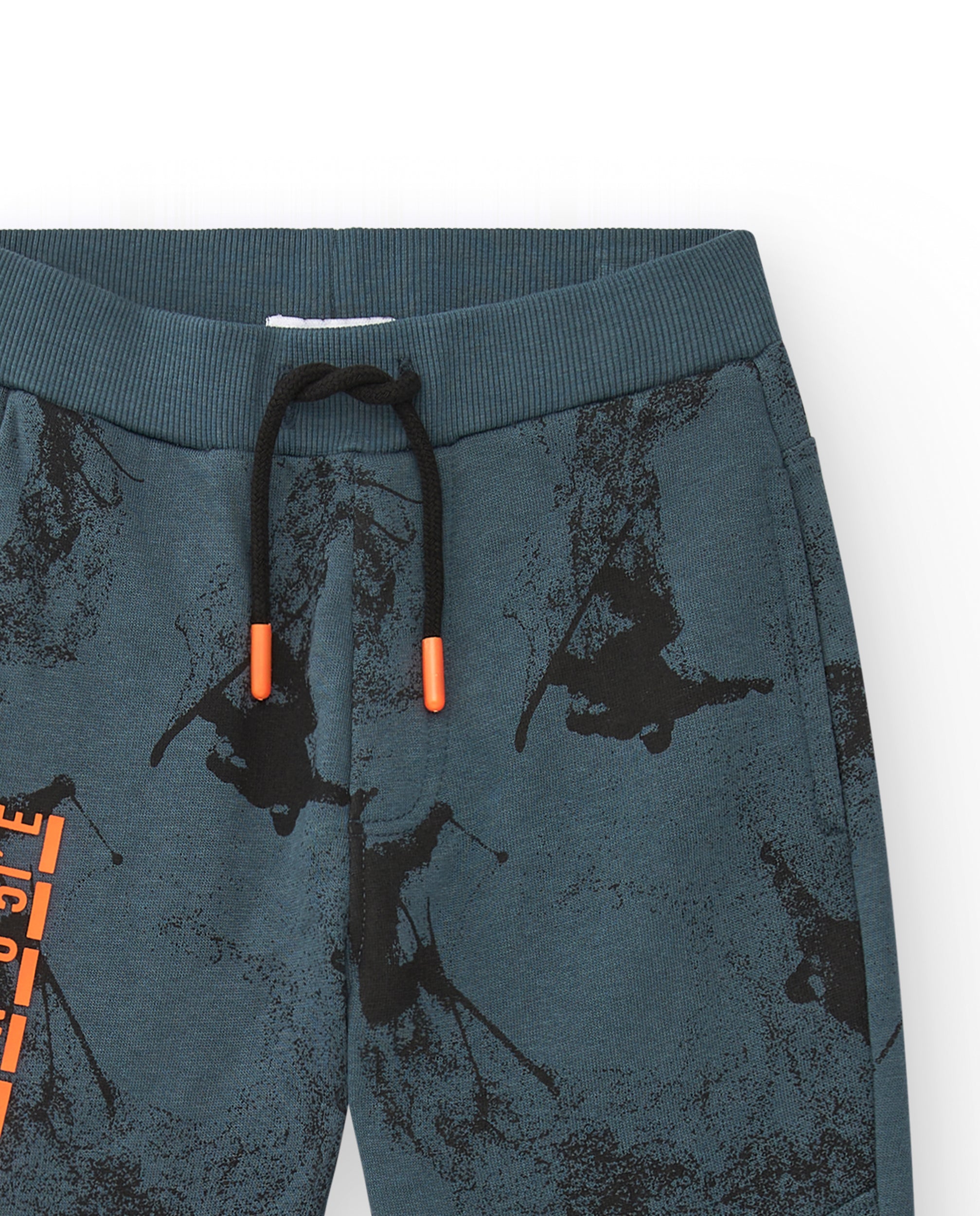 Pantalón jogger azul con estampado para niño de la colección