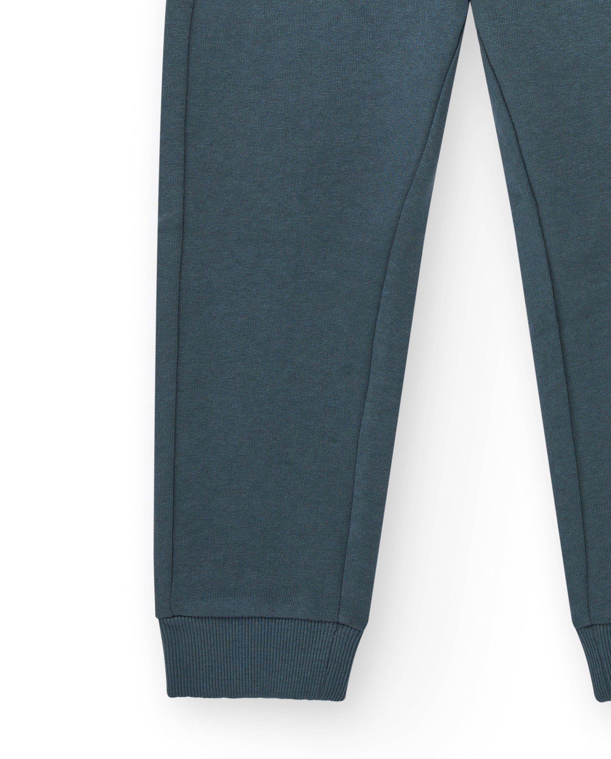 Pantalón jogger azul con bolsillos contrastantes para niño de