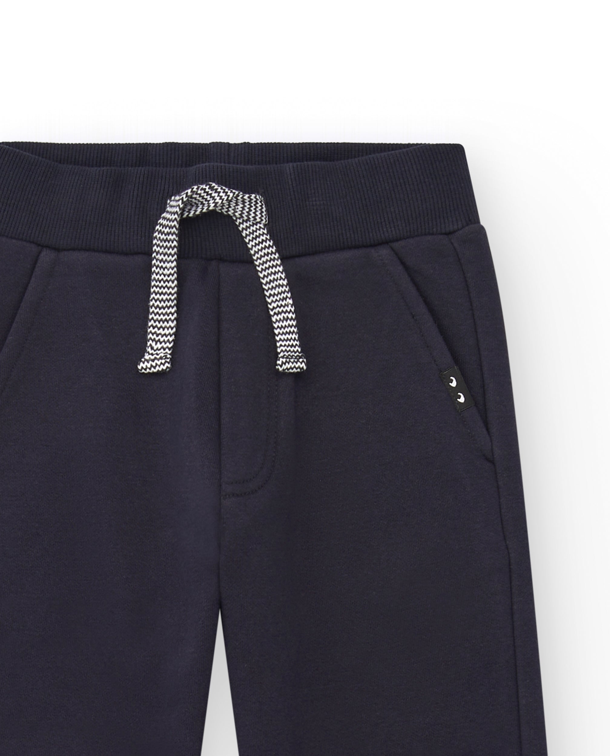 Pantalón jogger niño en azul marino con cordón bicolor