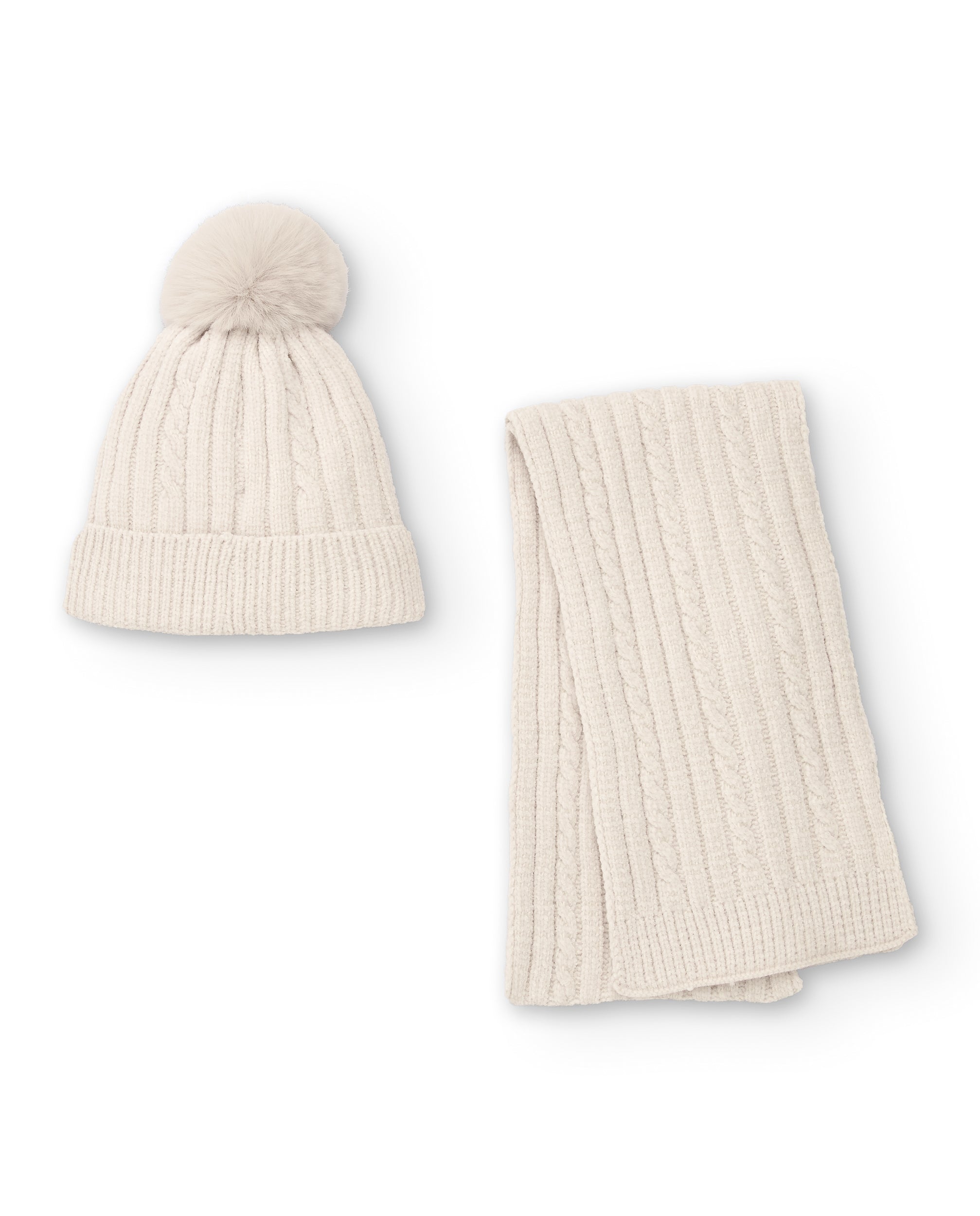 Conjunto de gorro y bufanda en color crema con detalles de