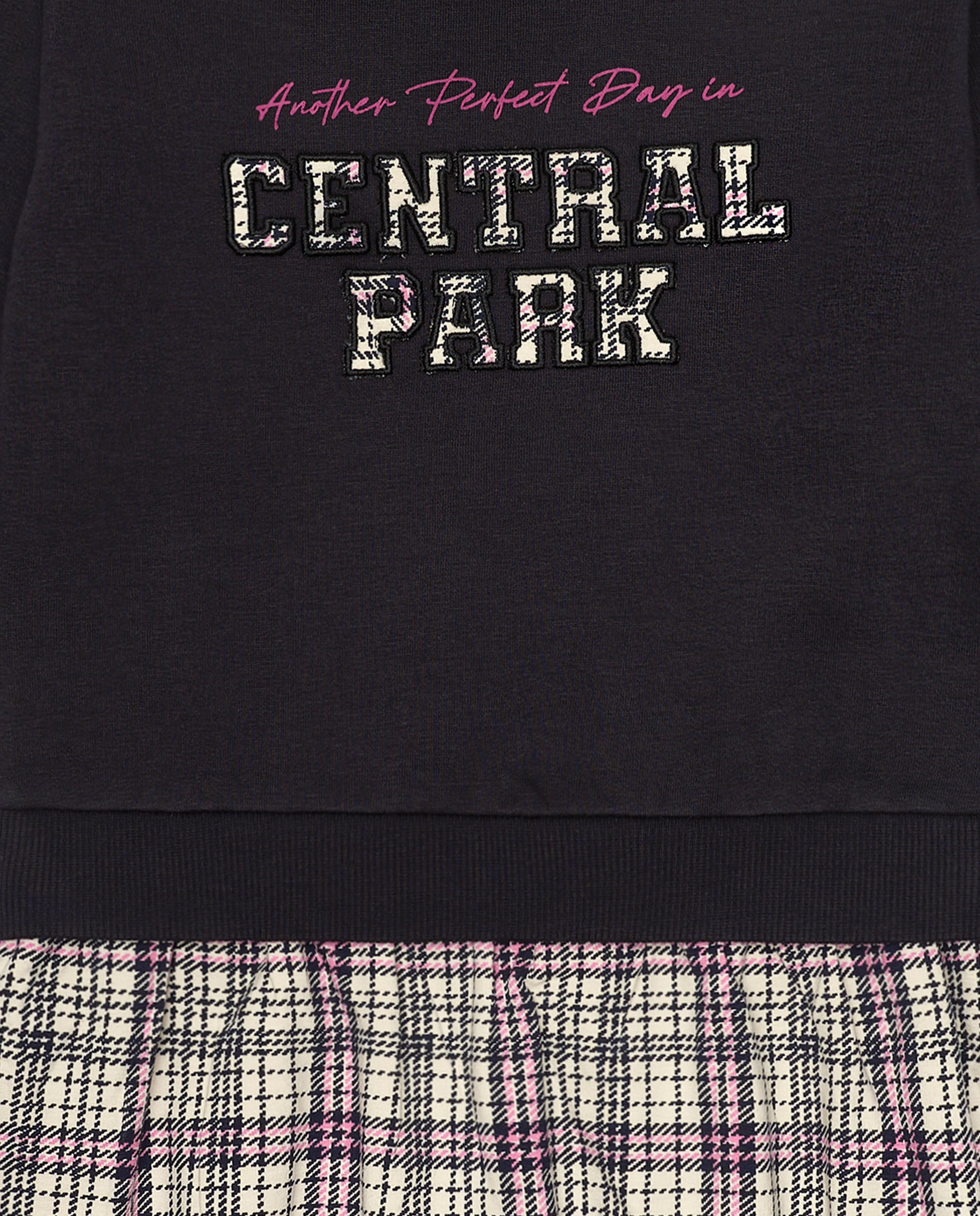 Vestido de punto con falda de cuadros para niña de la colección