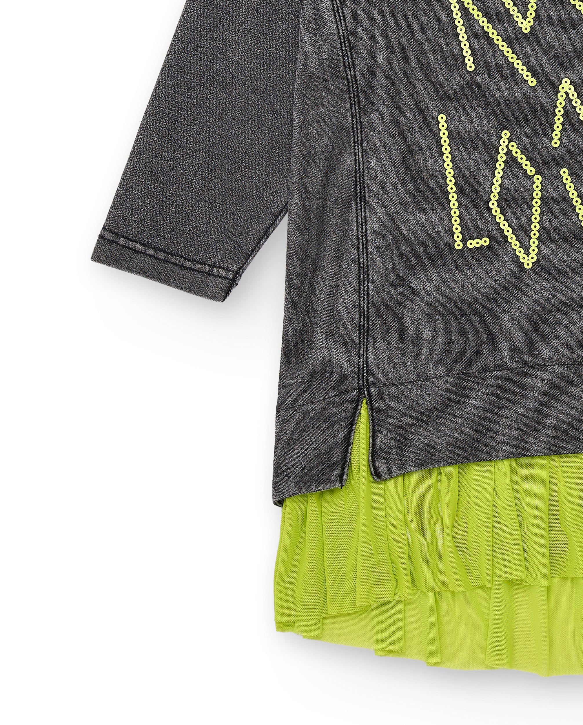 Vestido gris con volante verde y mensaje "Rock n Love"