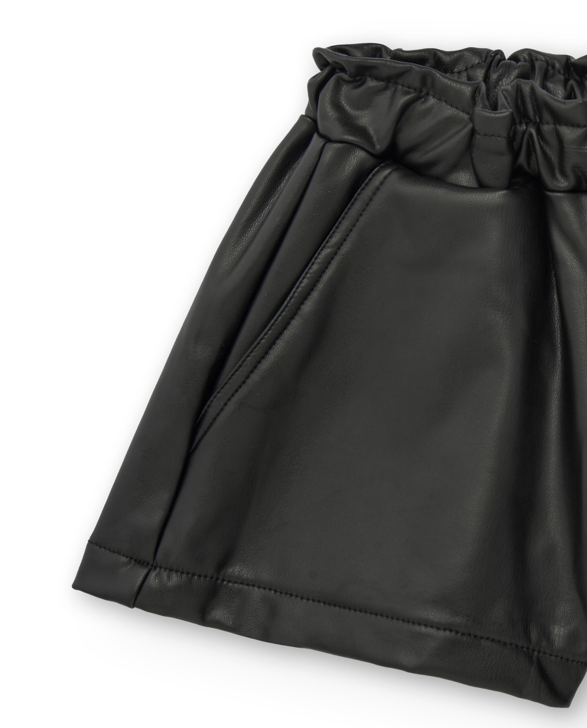 Shorts de polipiel negra con cintura fruncida para niña de la
