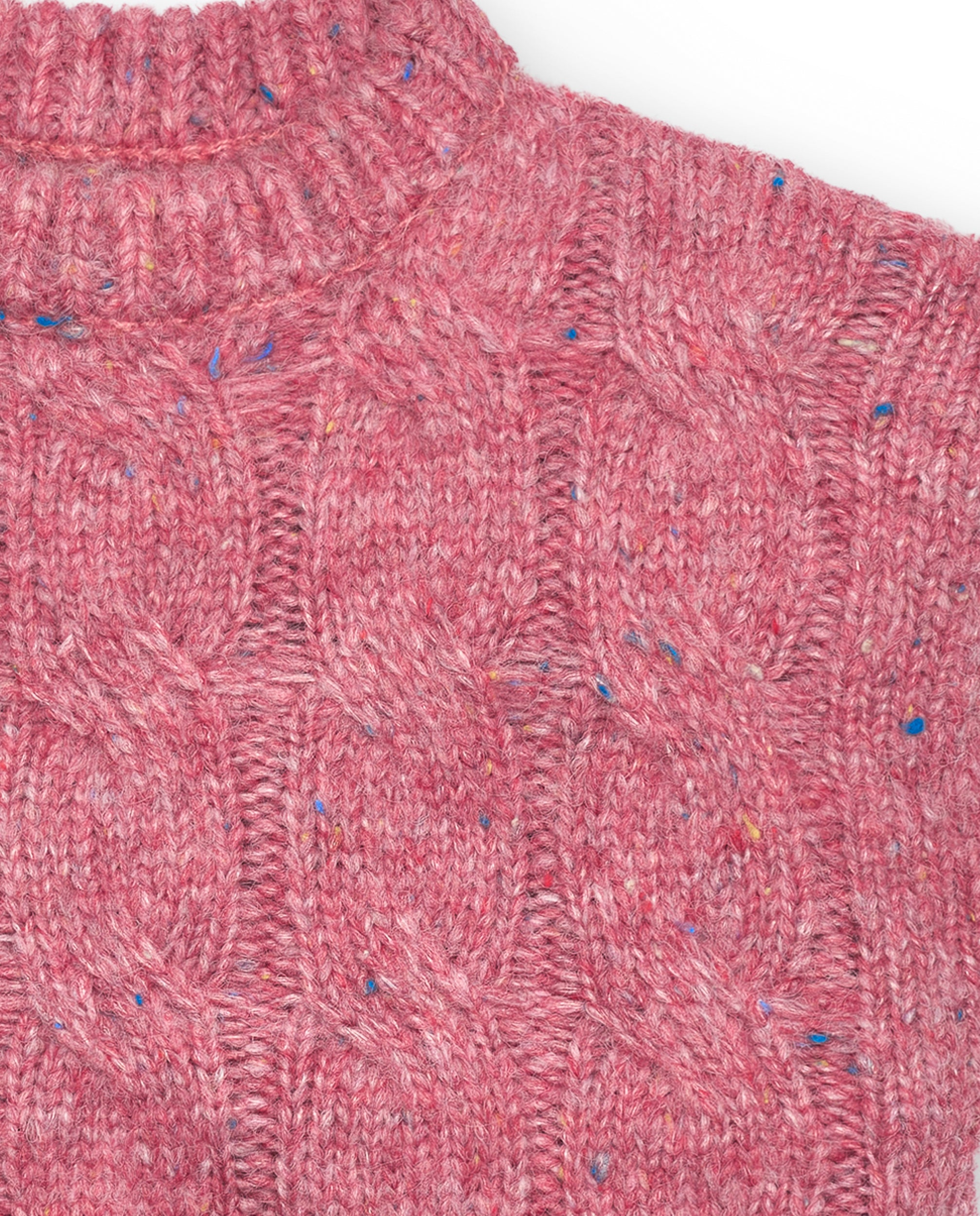 Chaleco de punto trenzado en rosa para niña de la colección