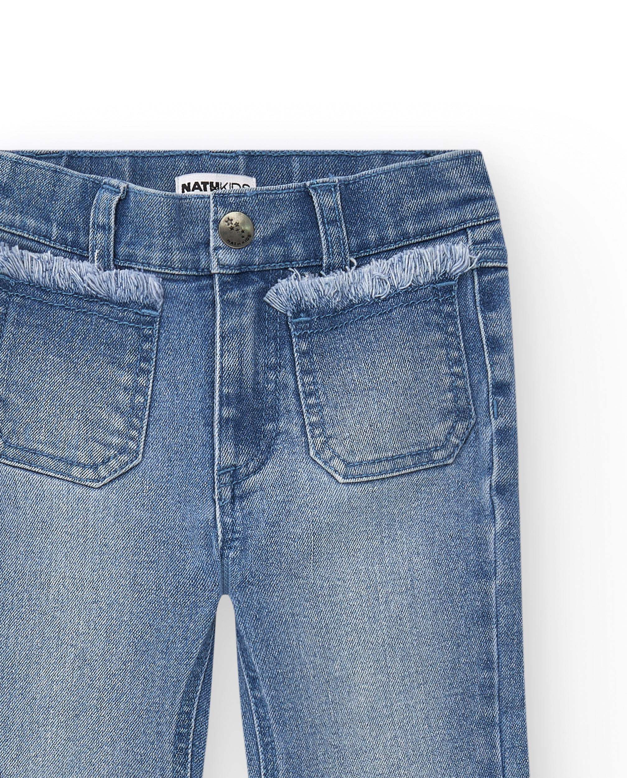 Pantalón vaquero niña en azul con detalle de apliques metálicos