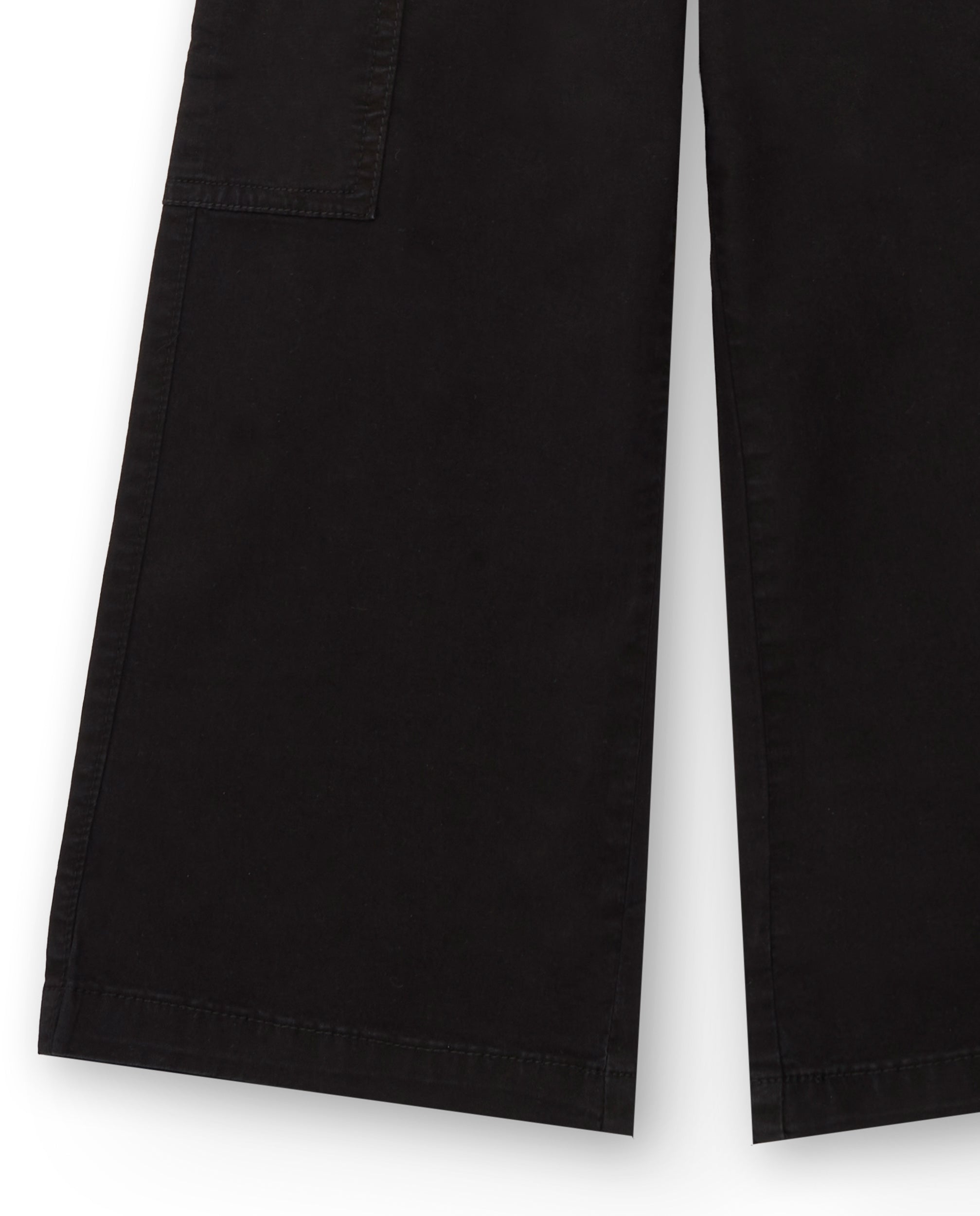 Pantalón cargo en negro con cinturón colección Rebel Dreamers
