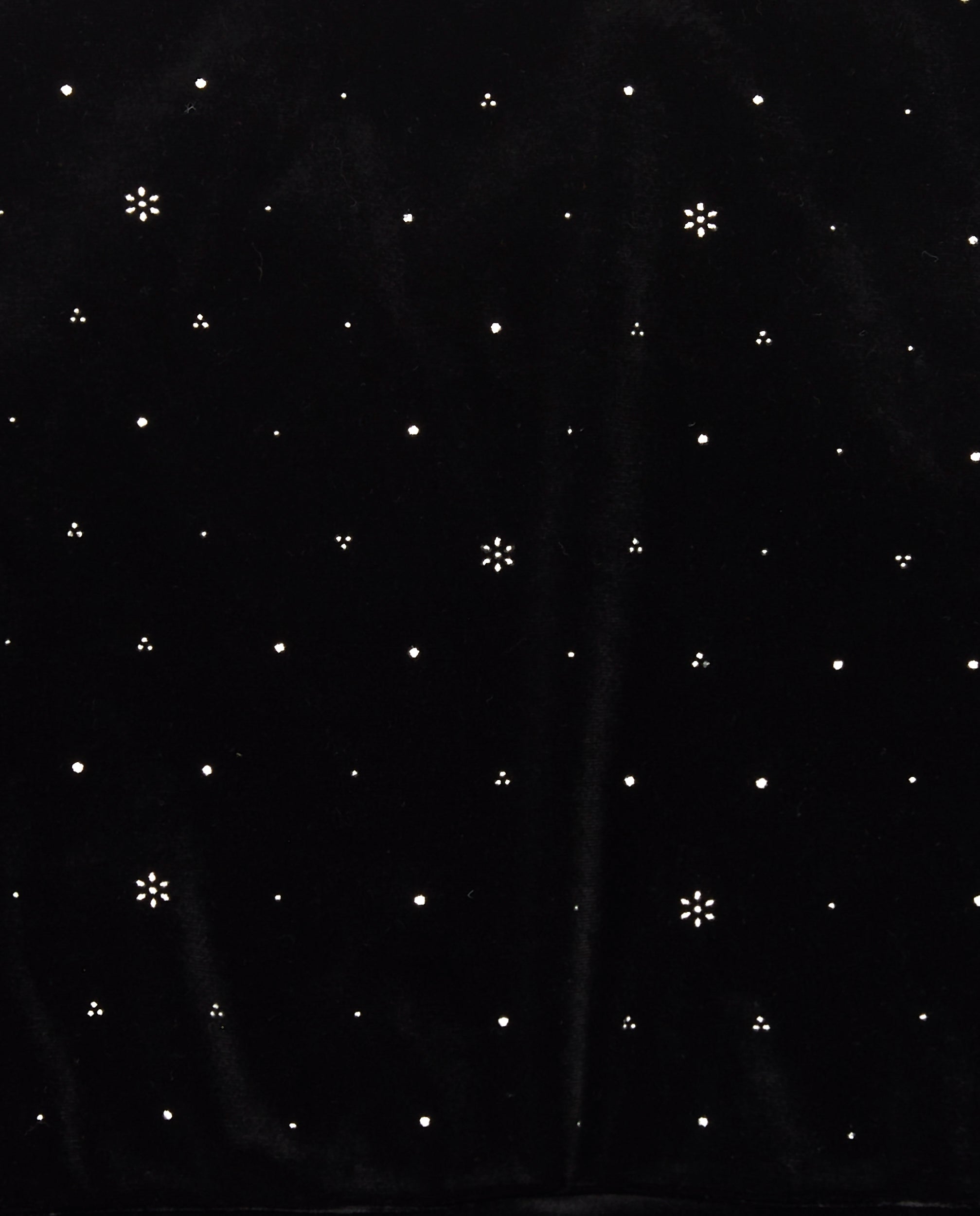 Sudadera de terciopelo negro con detalles de cristales para