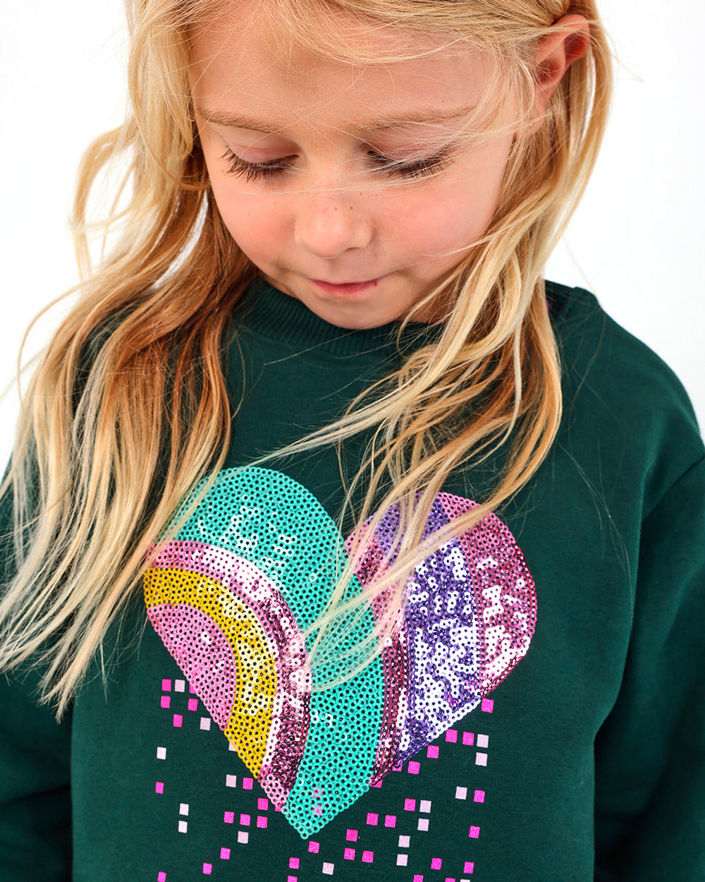 Sudadera verde con corazón de lentejuelas para niña colección Cyber Dino