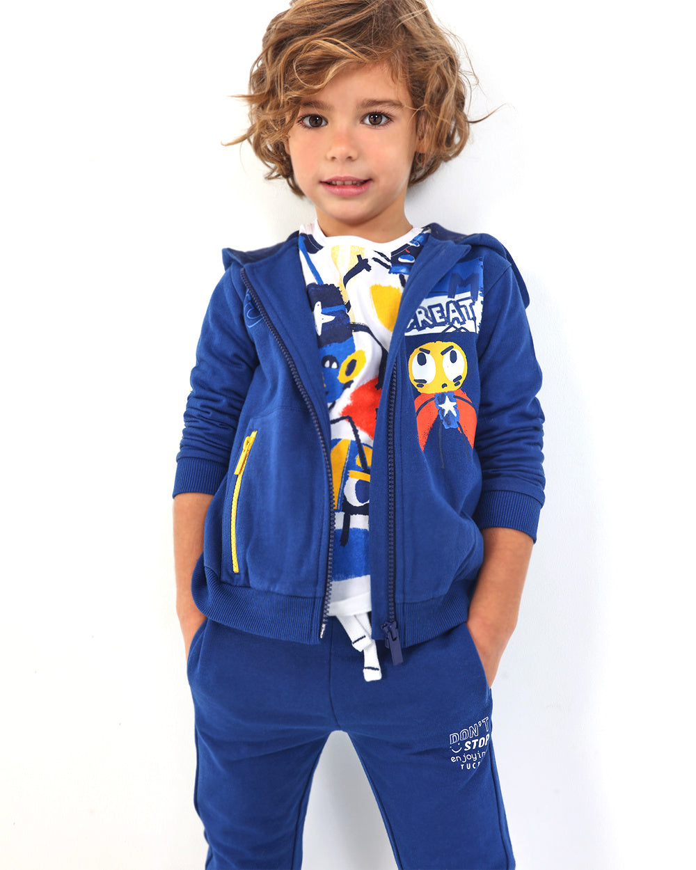 Conjunto sudadera y pantalón felpa niño en azul con estampado