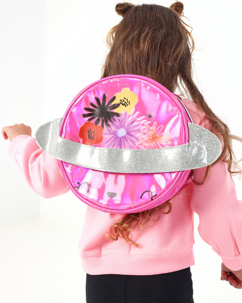 Mochila metalizada para niña en rosa con detalles brillantes
