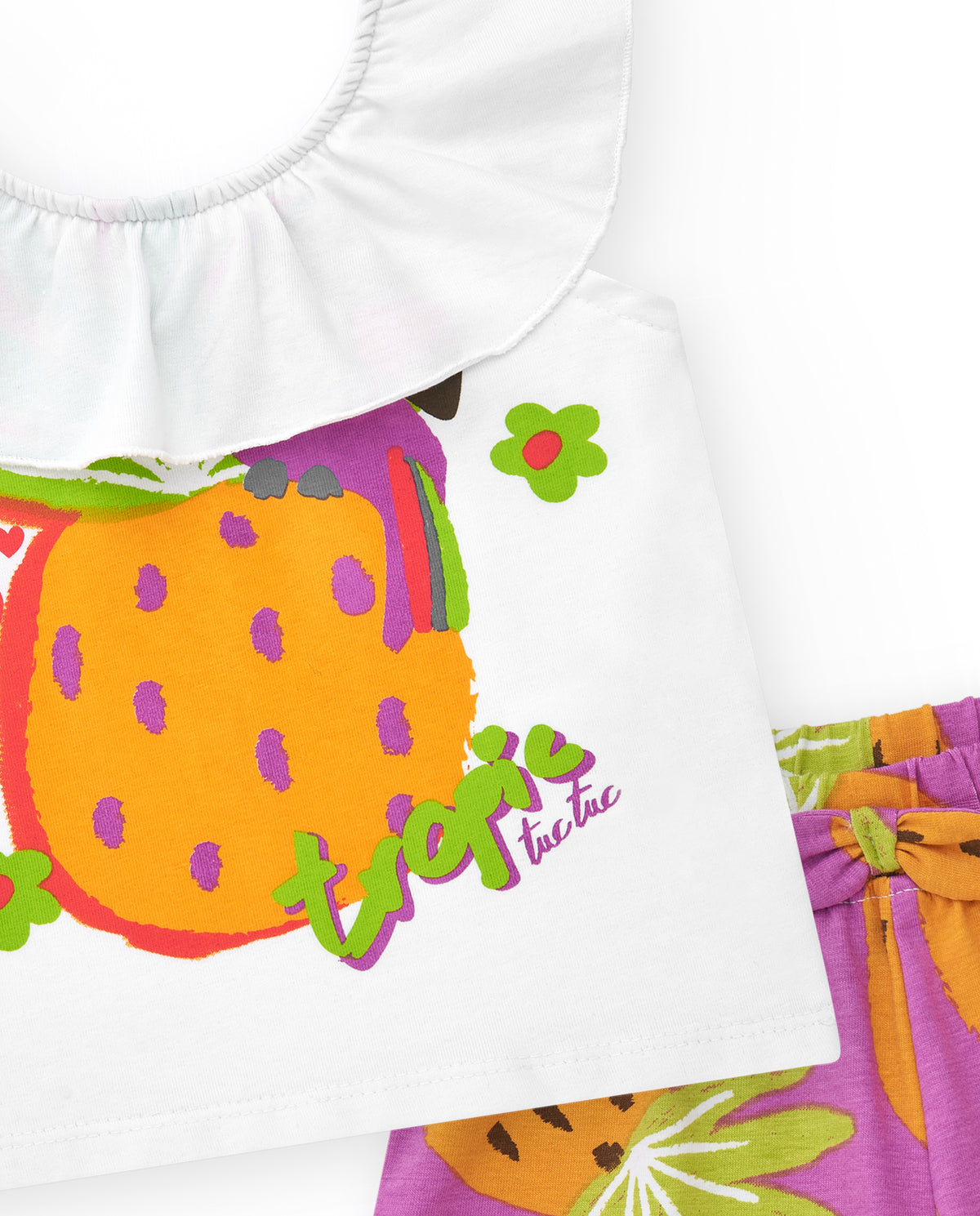 Conjunto para niña con camiseta blanca de piña y shorts morados