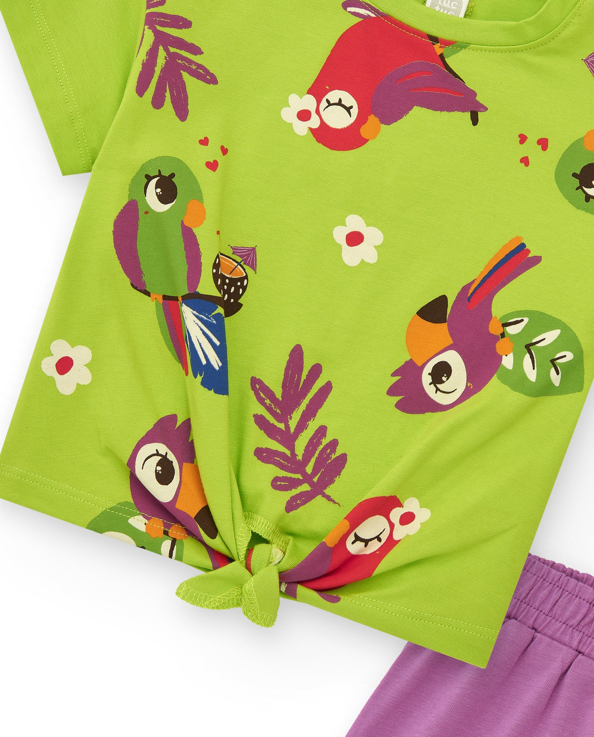 Conjunto para niña con camiseta verde de loros y pantalón corto
