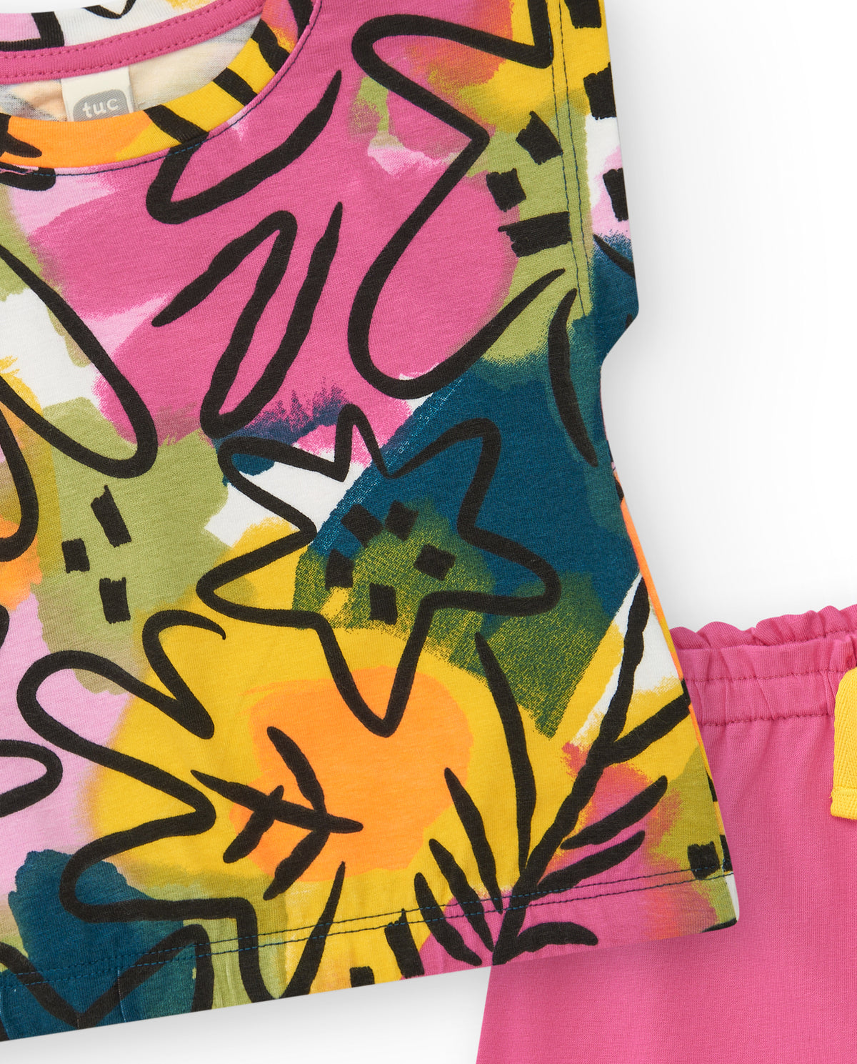 Conjunto para niña con camiseta floral y short rosa