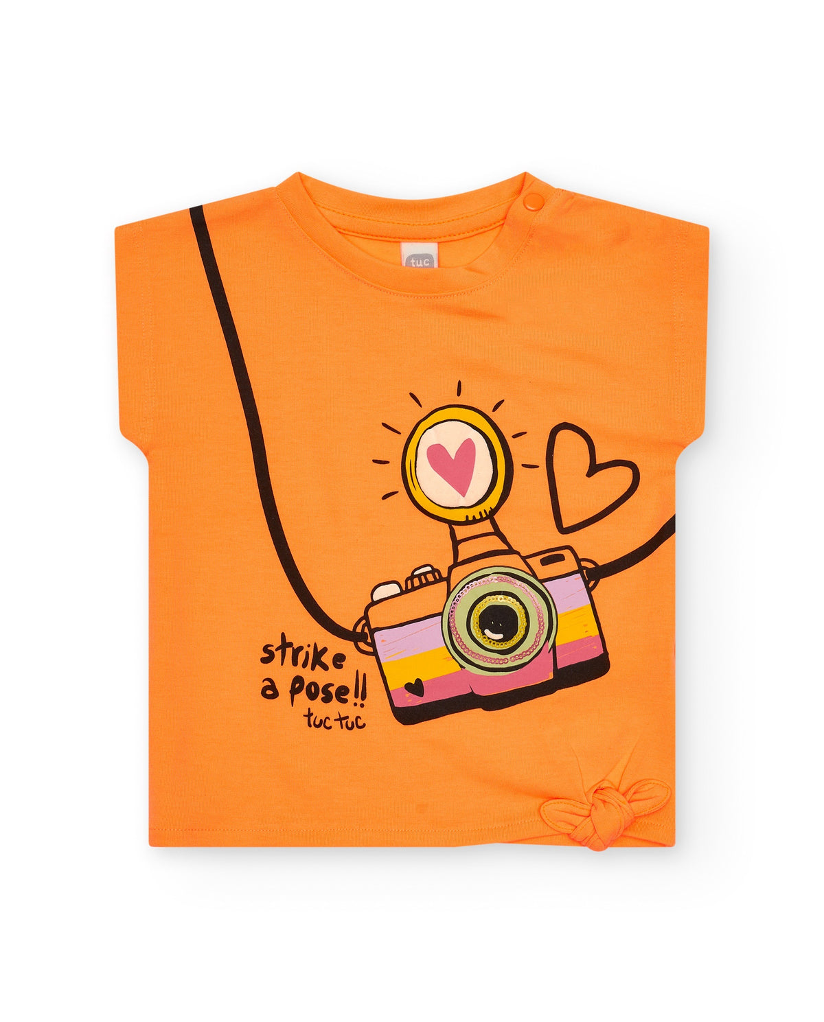 Camiseta para niña con cámara de lentejuelas y frase "Strike a